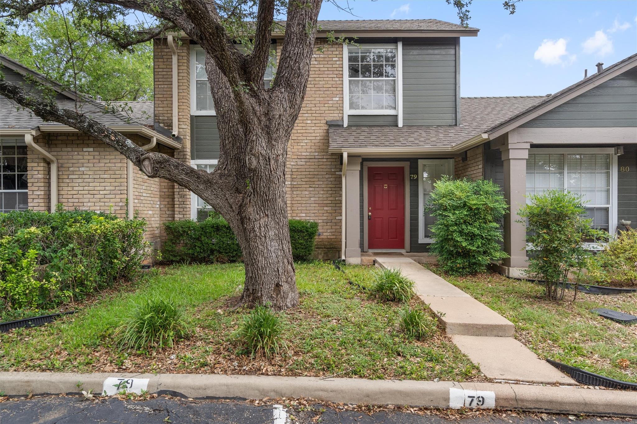 Listing photo 1 of 1015 E Yager Ln  #79