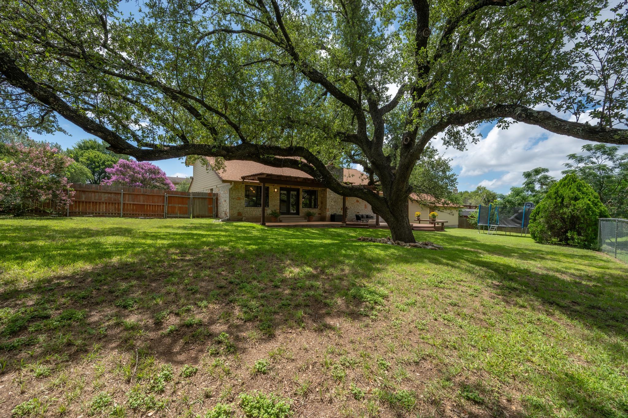 Listing photo 1 of 3908  Valley Vw