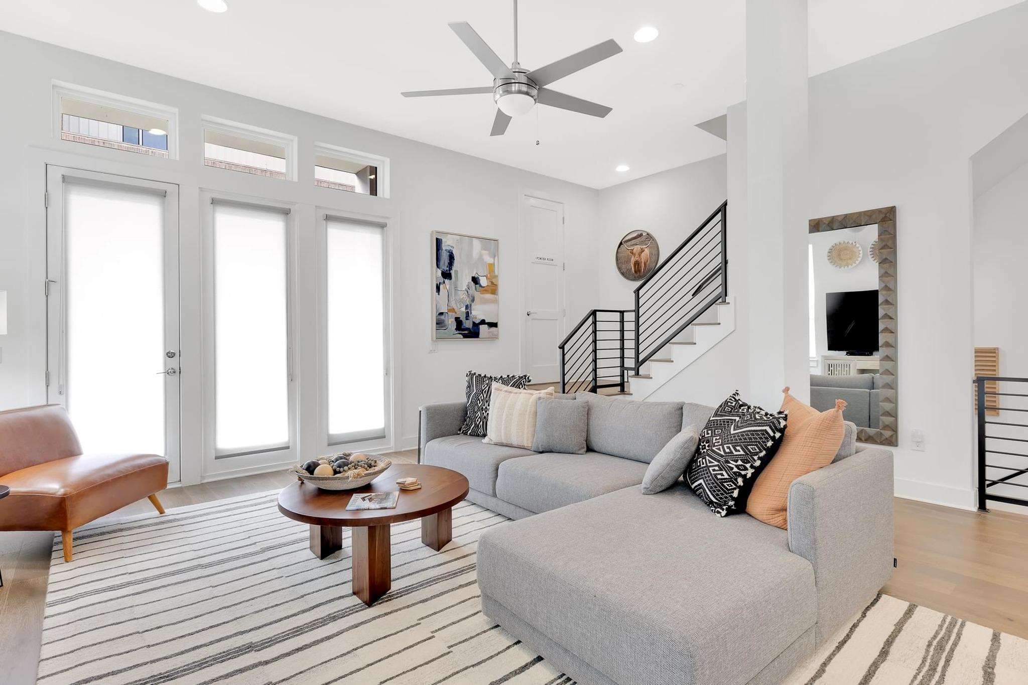 Listing photo 1 of 1008  Concordia Ave