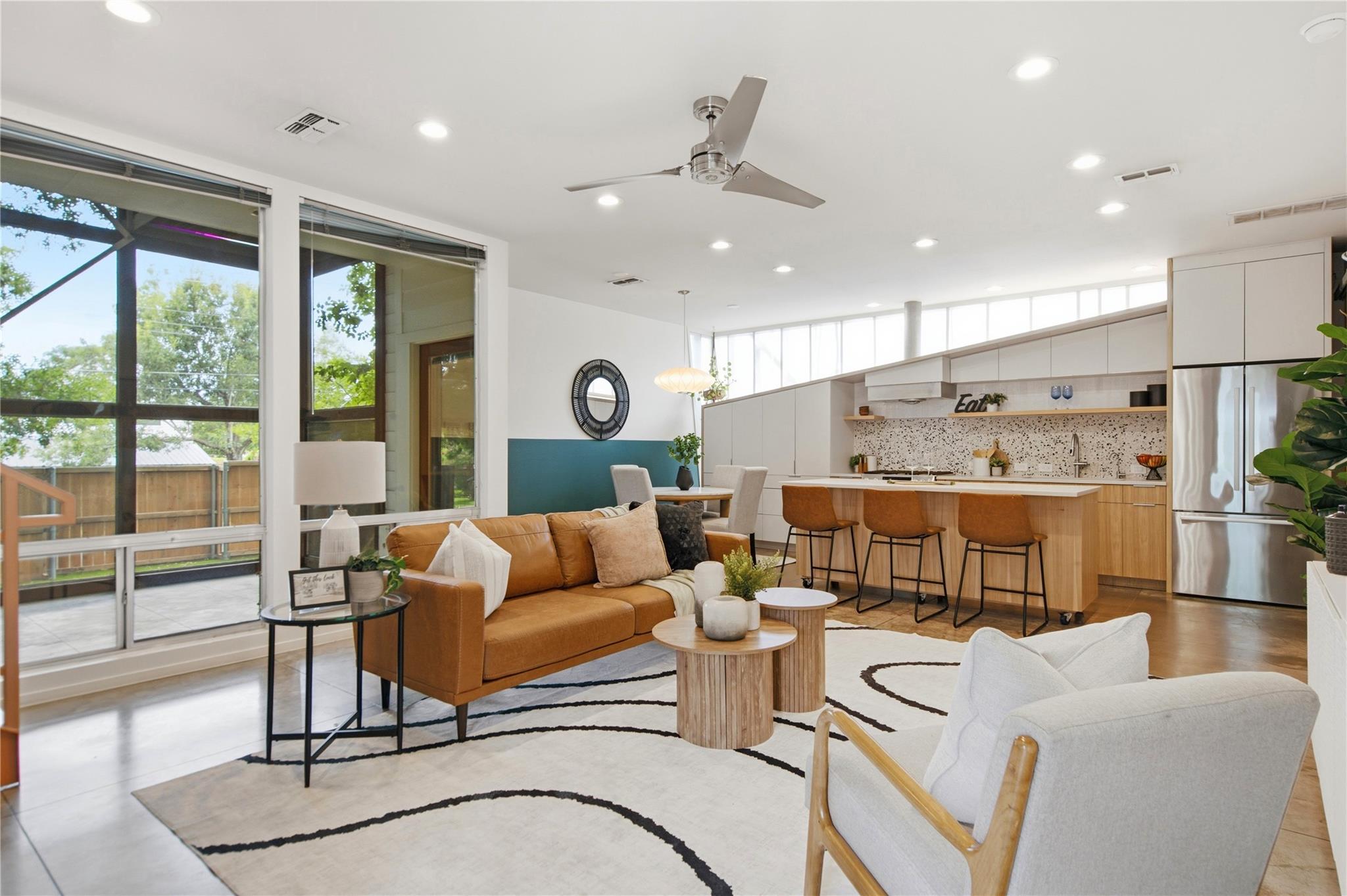 Listing photo 1 of 5409  Woodrow Ave  #C