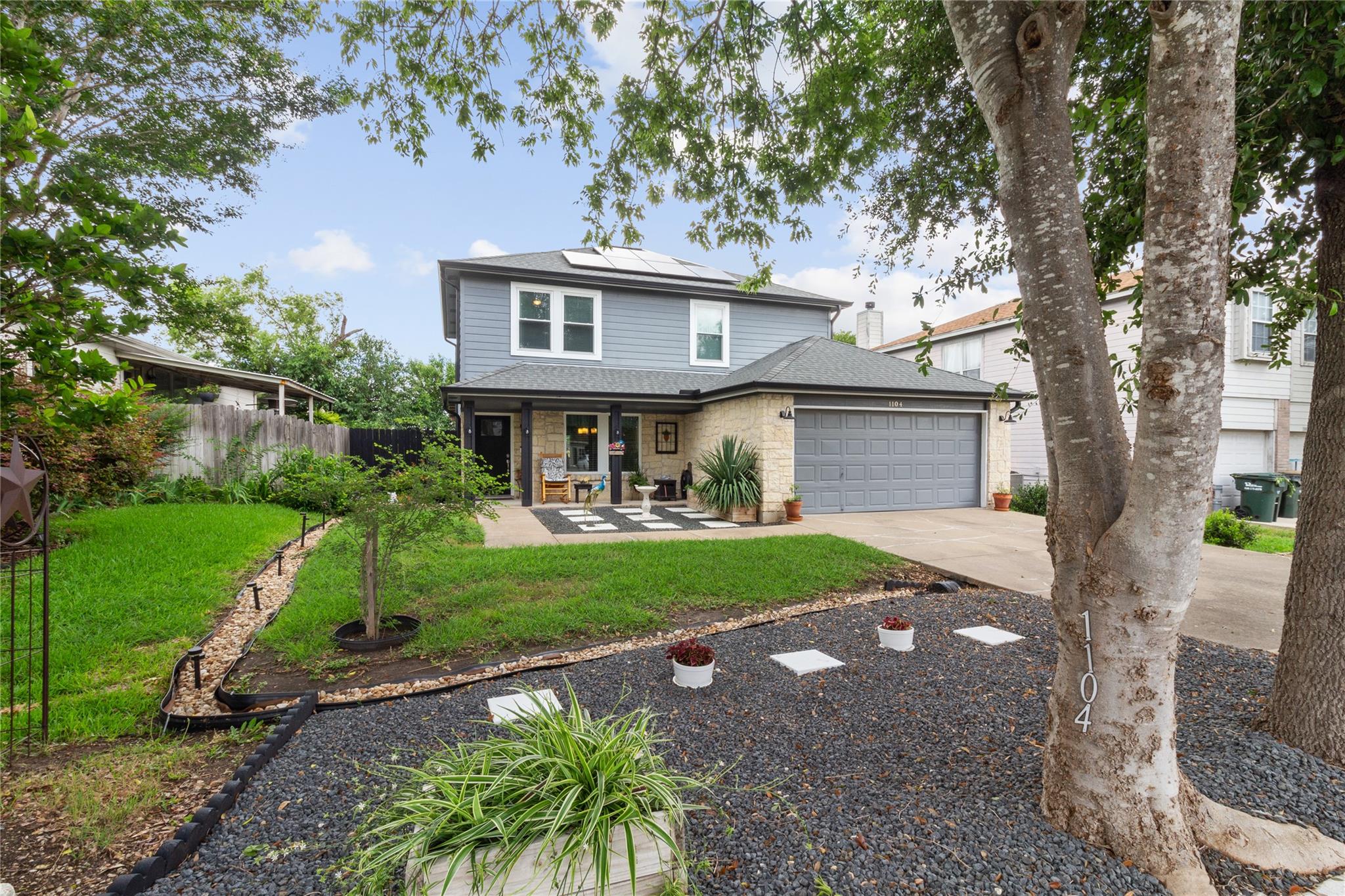 Listing photo 1 of 1104  Hilltop Dr