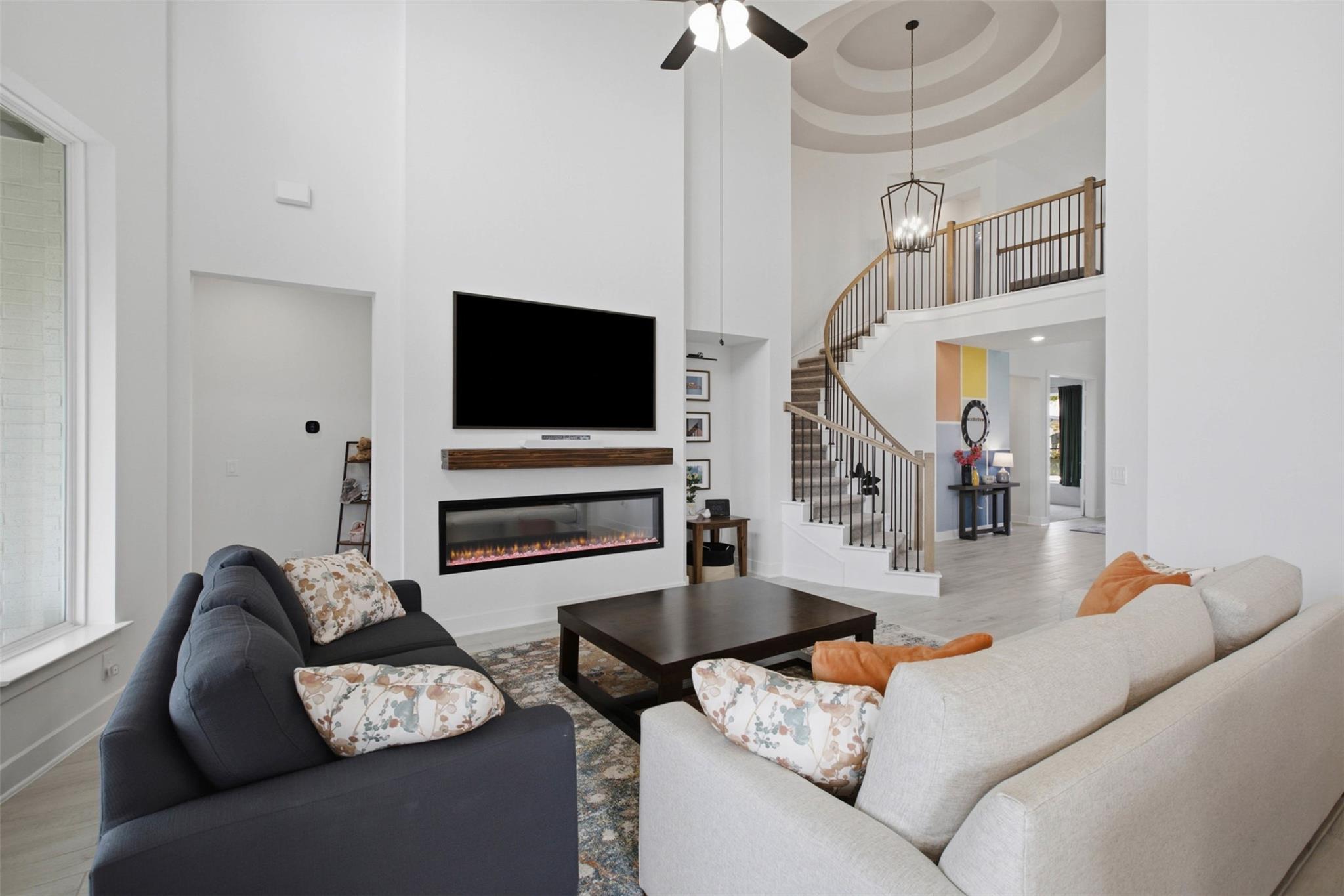Listing photo 1 of 104  Basketflower Ln
