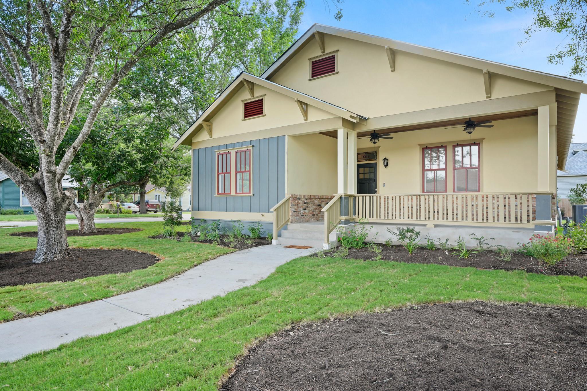 A welcoming front porch with ceiling fans offers 