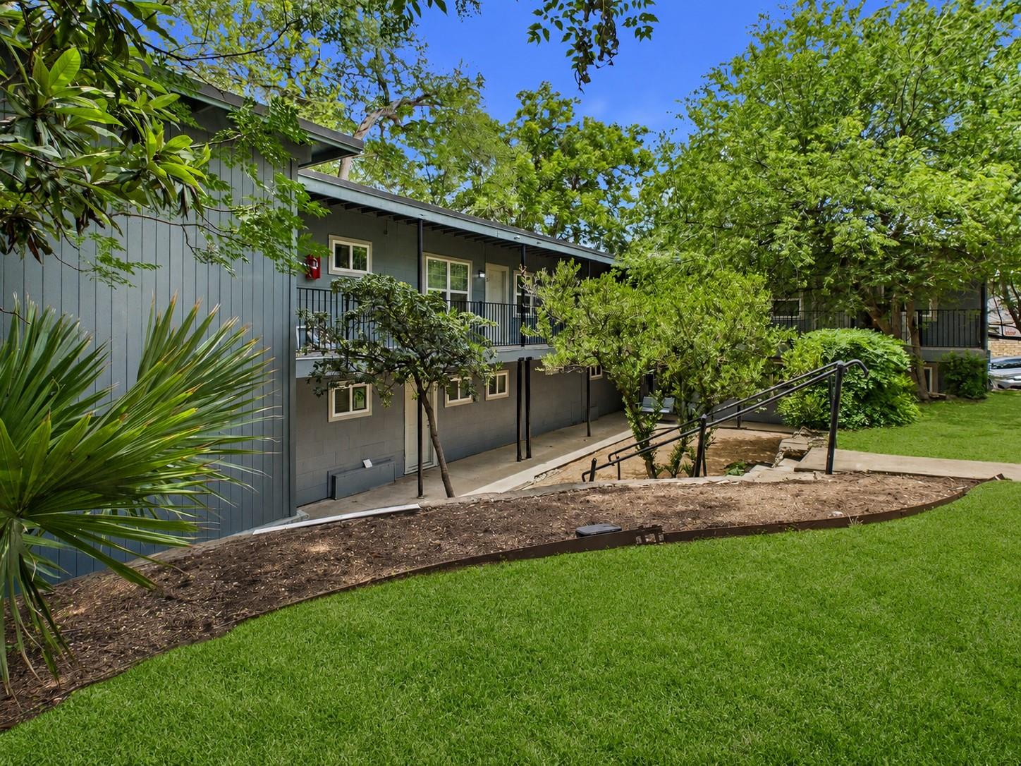 Listing photo 1 of 3008  Cedar St  #4