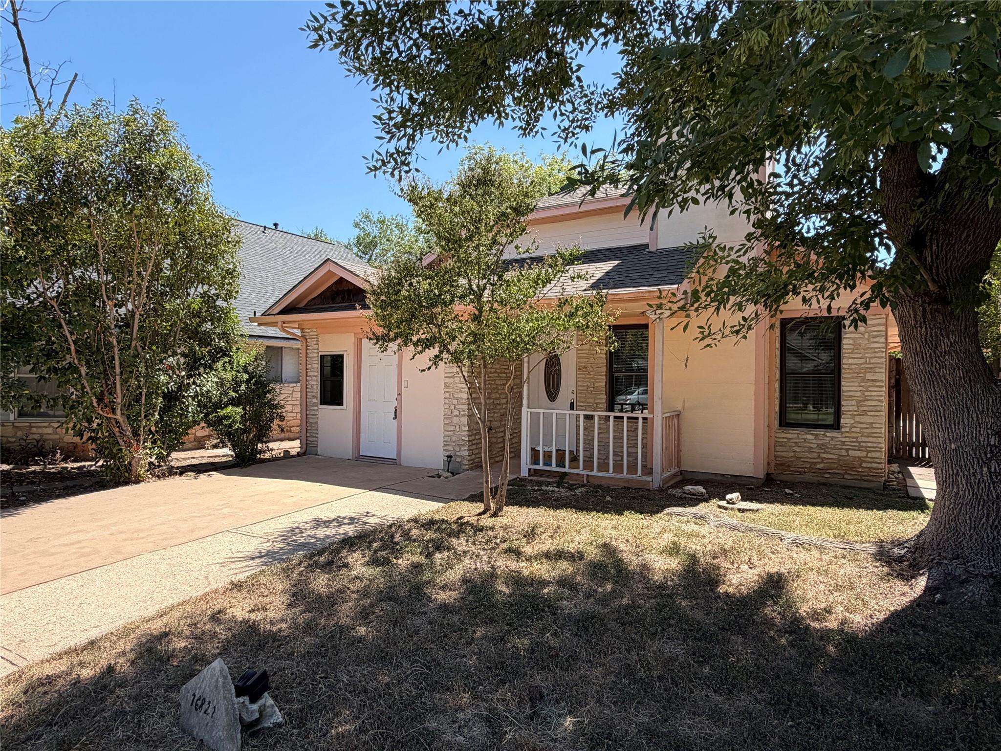 Listing photo 1 of 16821  Whitebrush Loop