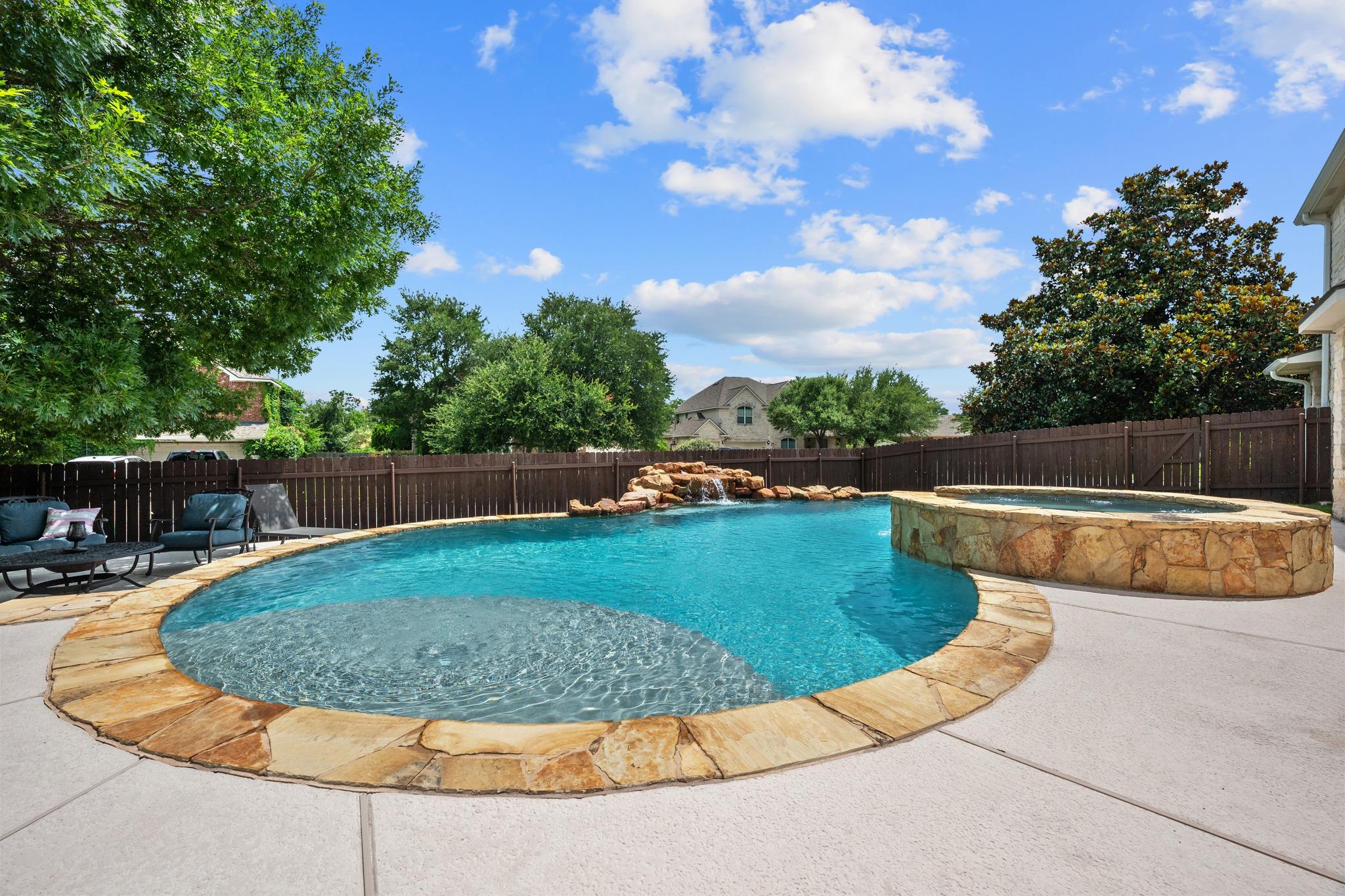Listing photo 1 of 3030  Covington Pl