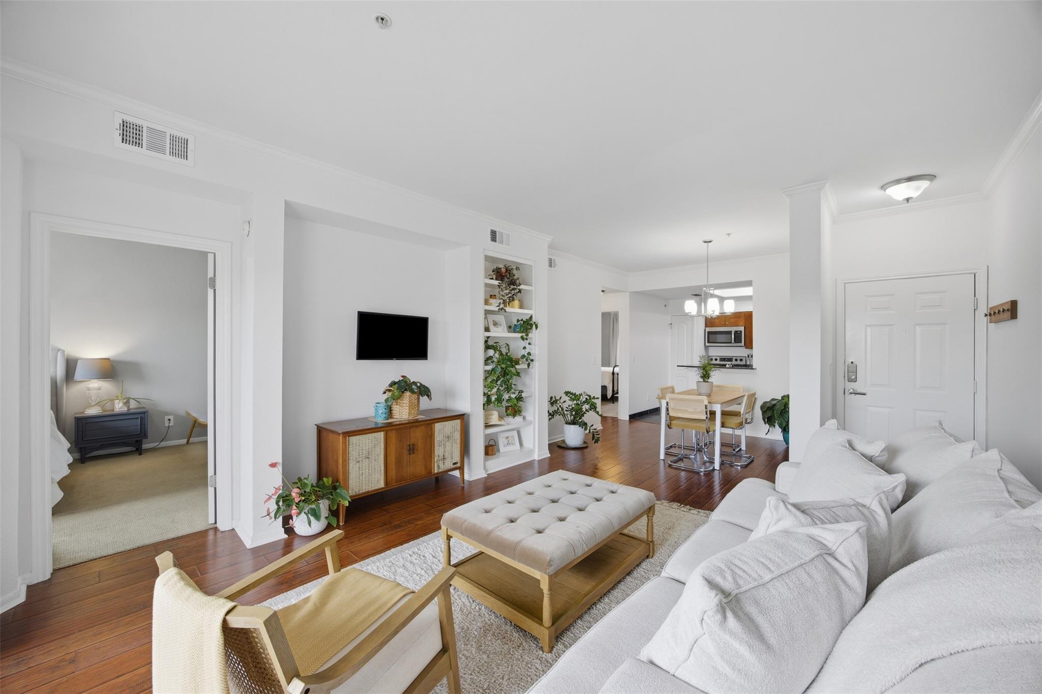 Listing photo 1 of 6000  Shepherd Mountain Cv  #304