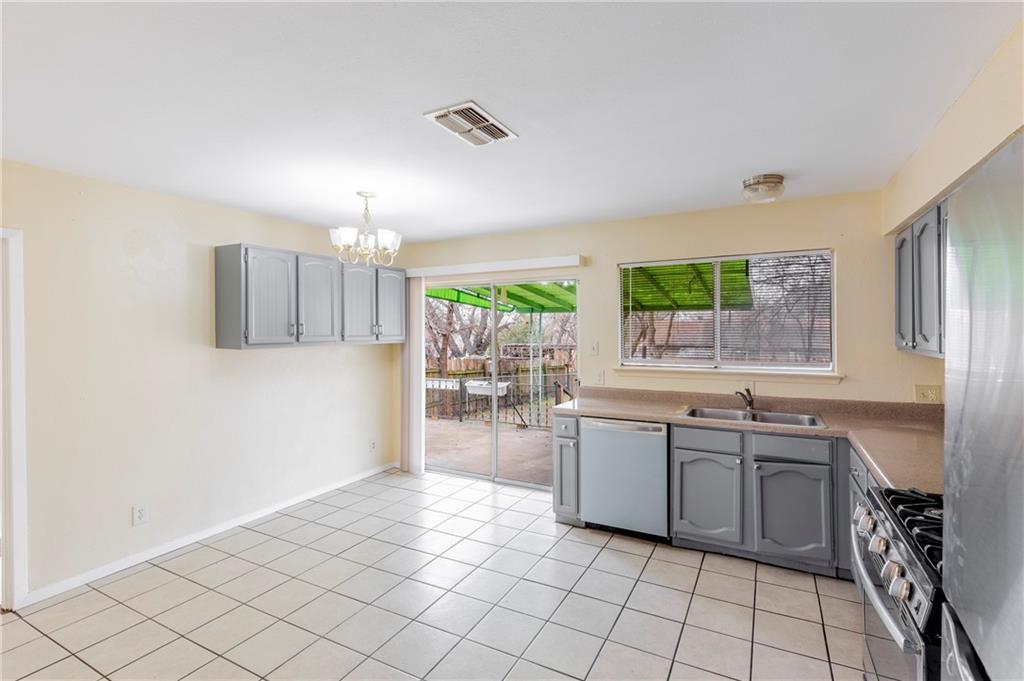 Listing photo 1 of 2325  Bendridge Trl