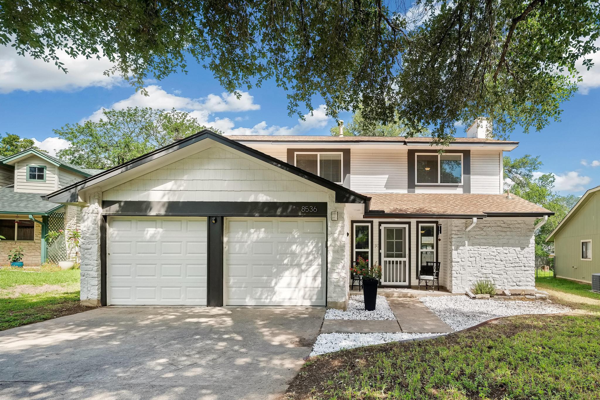 Listing photo 1 of 8536  Birmingham Dr