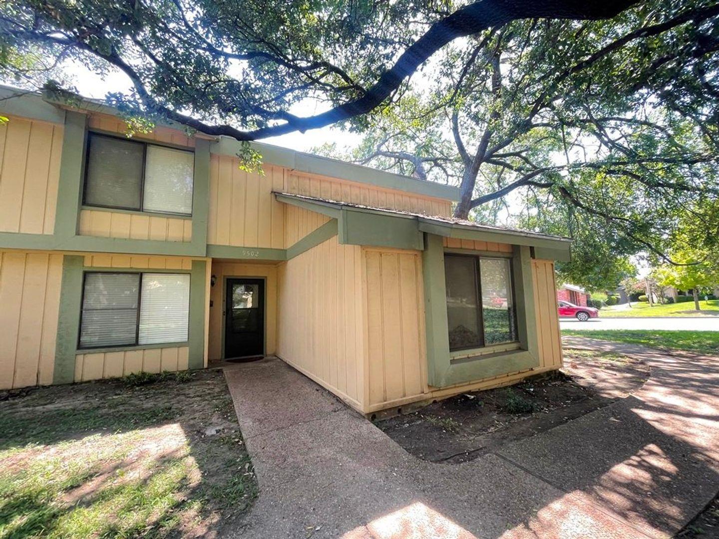 Listing photo 1 of 9502  Quail Village Ln