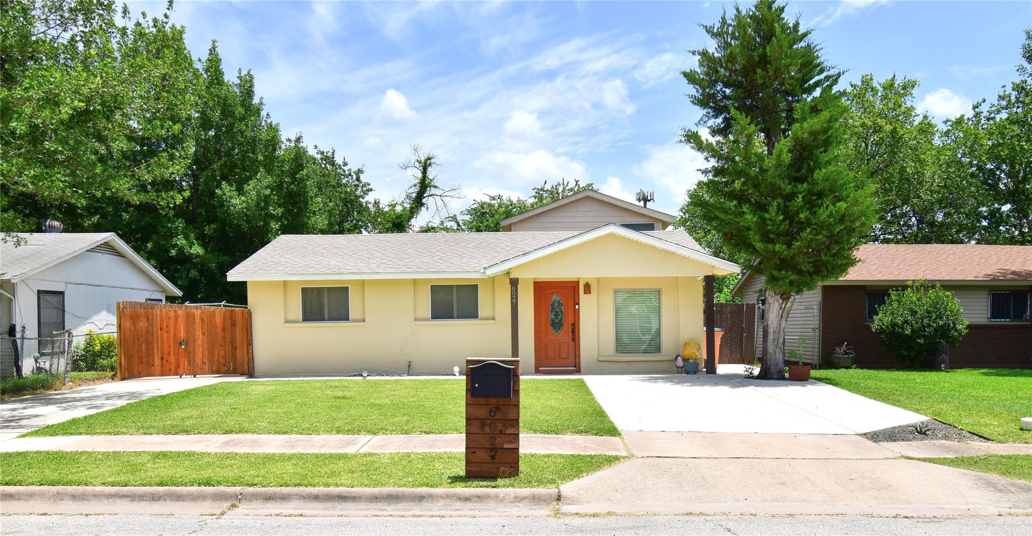 Listing photo 1 of 6027  Bluebell Cir