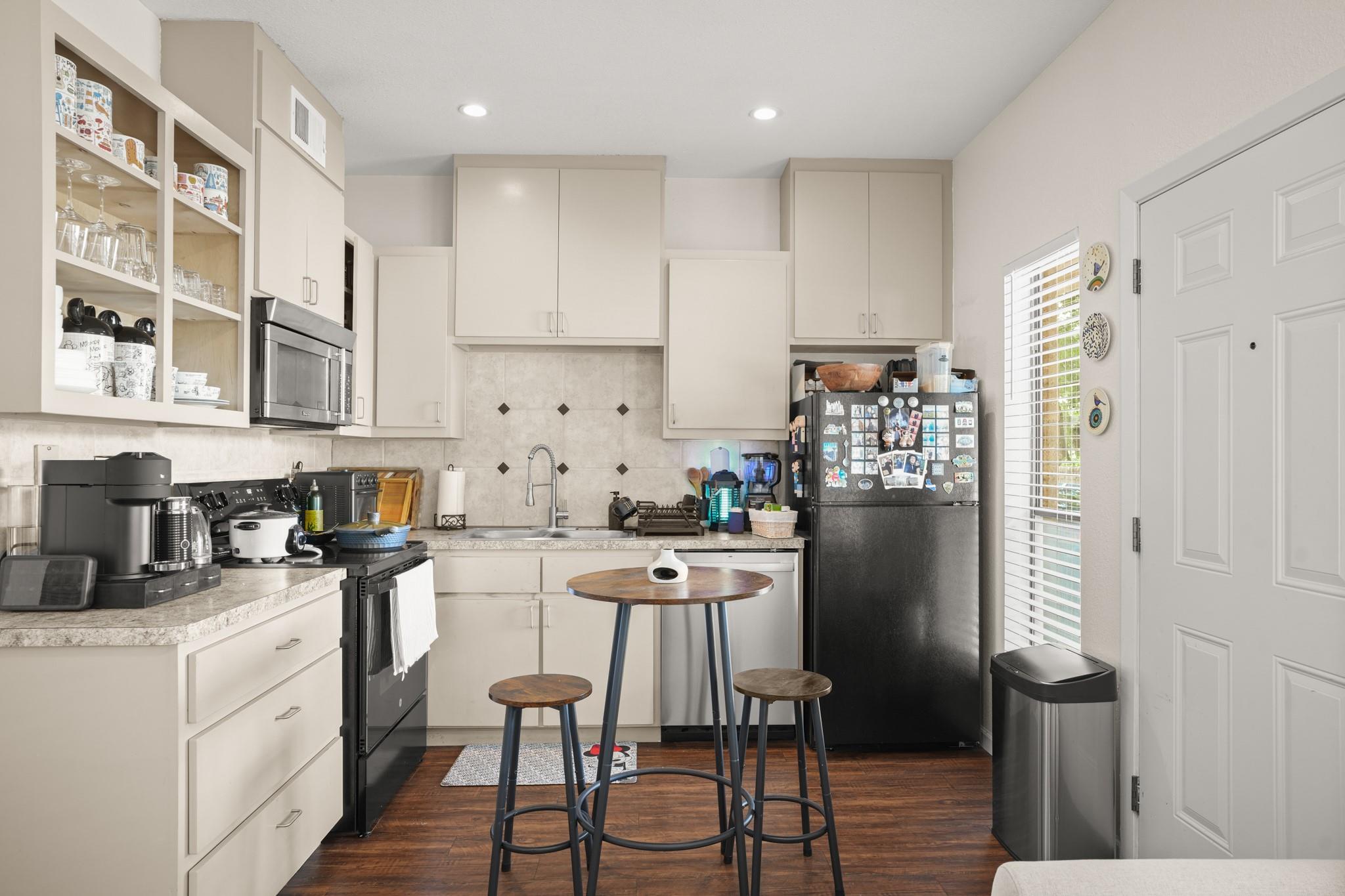 Listing photo of 3000  Guadalupe St  #102