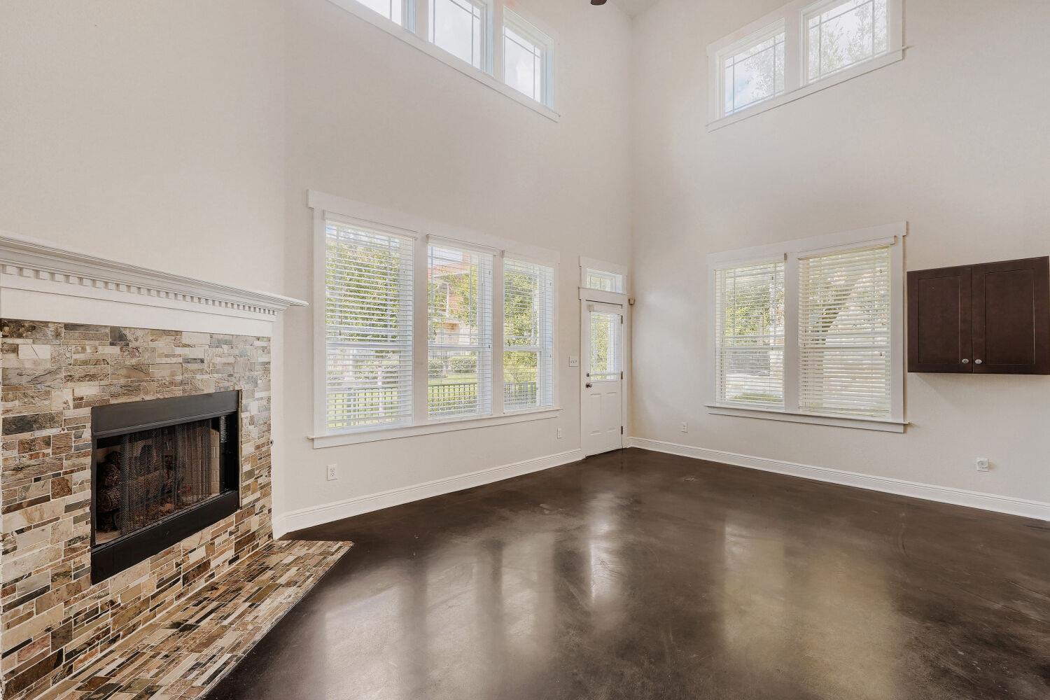 Listing photo 1 of 2930  Grand Oaks Loop  #2101