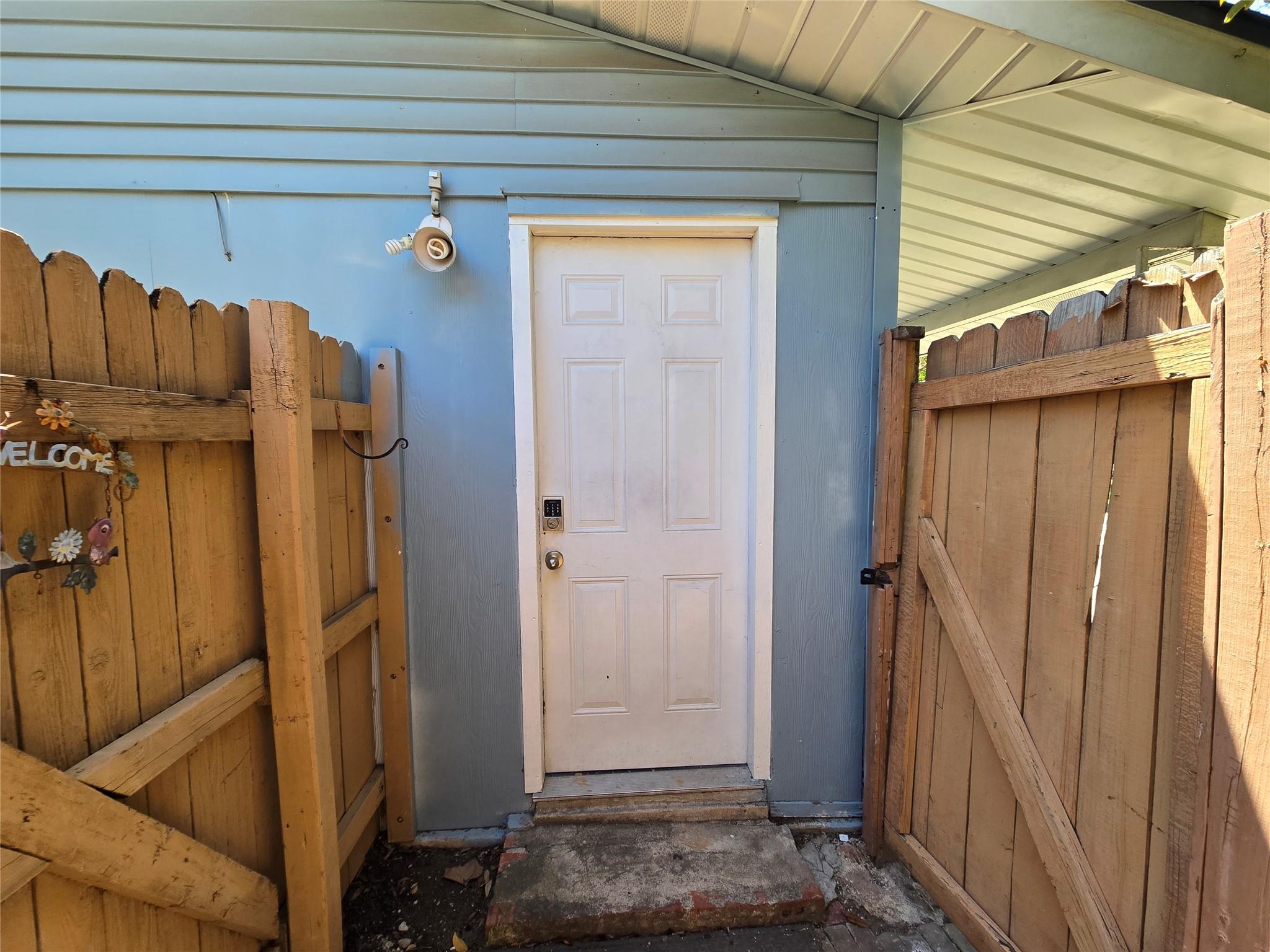 Listing photo 1 of 10605  Newmont Rd  #B