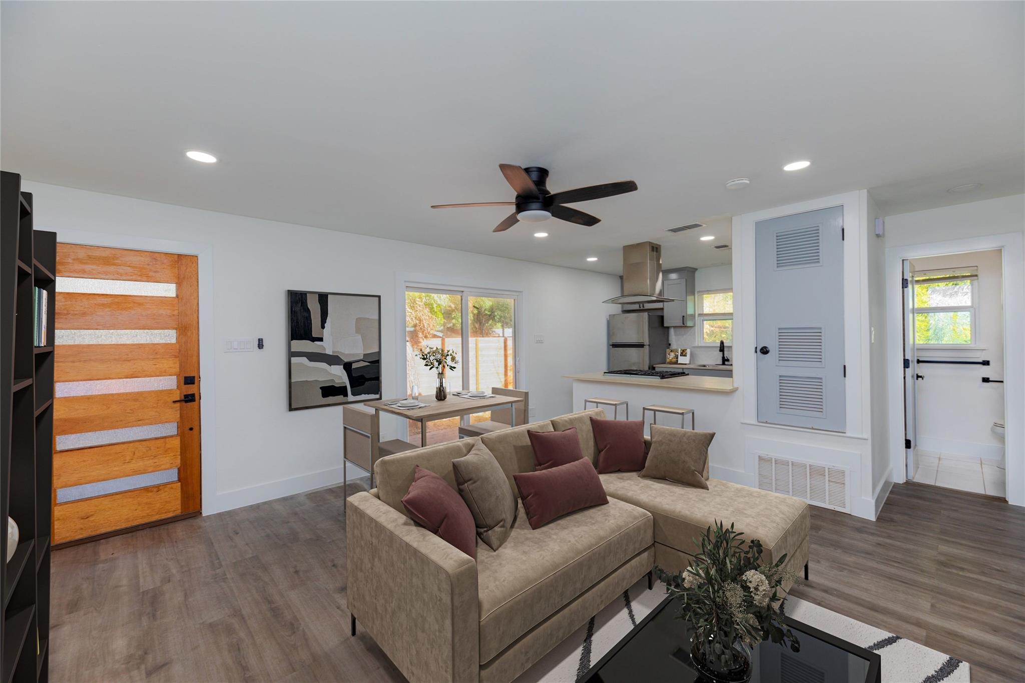 Listing photo 1 of 8405  Georgian Dr