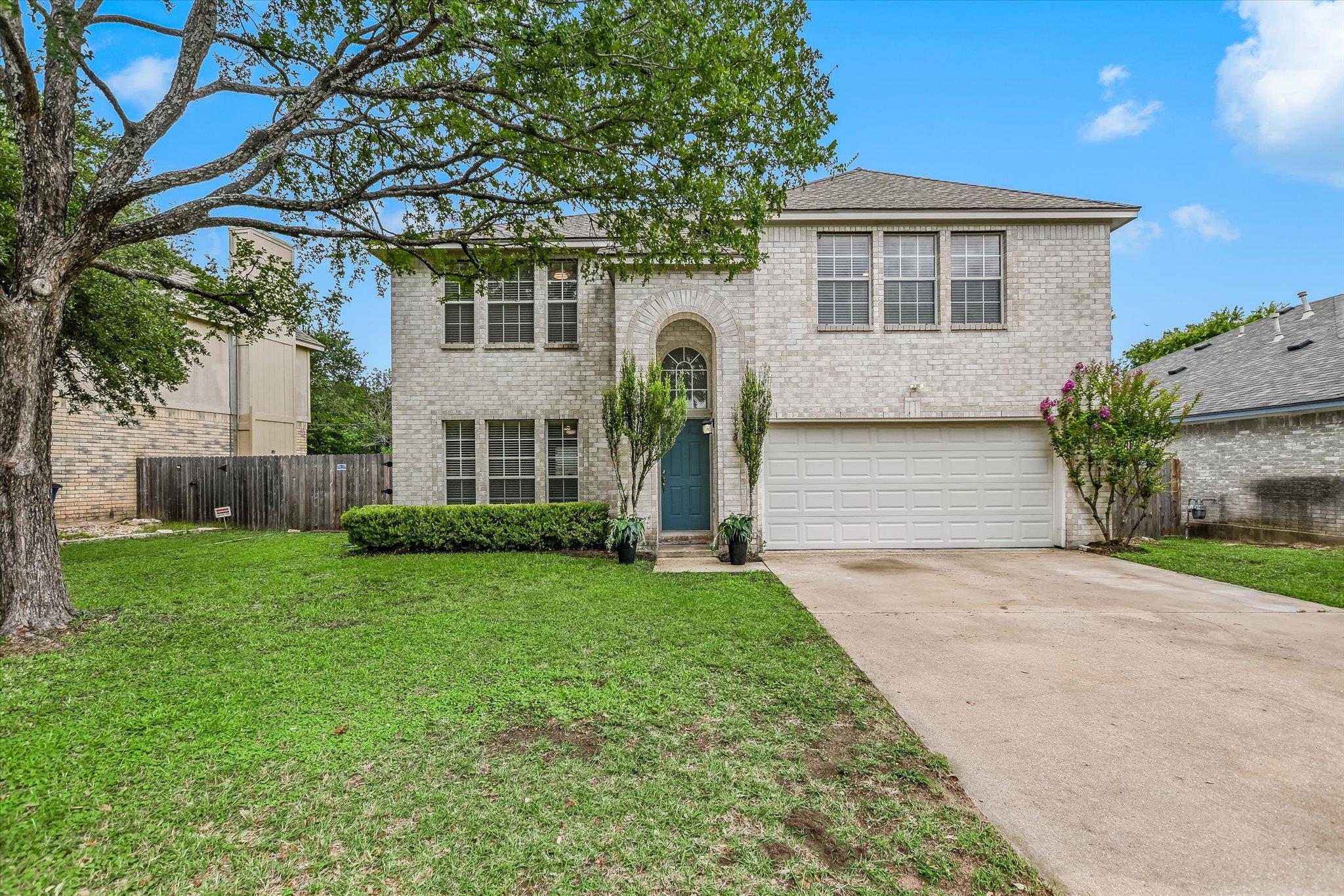 Listing photo 1 of 903  Creekmont Dr