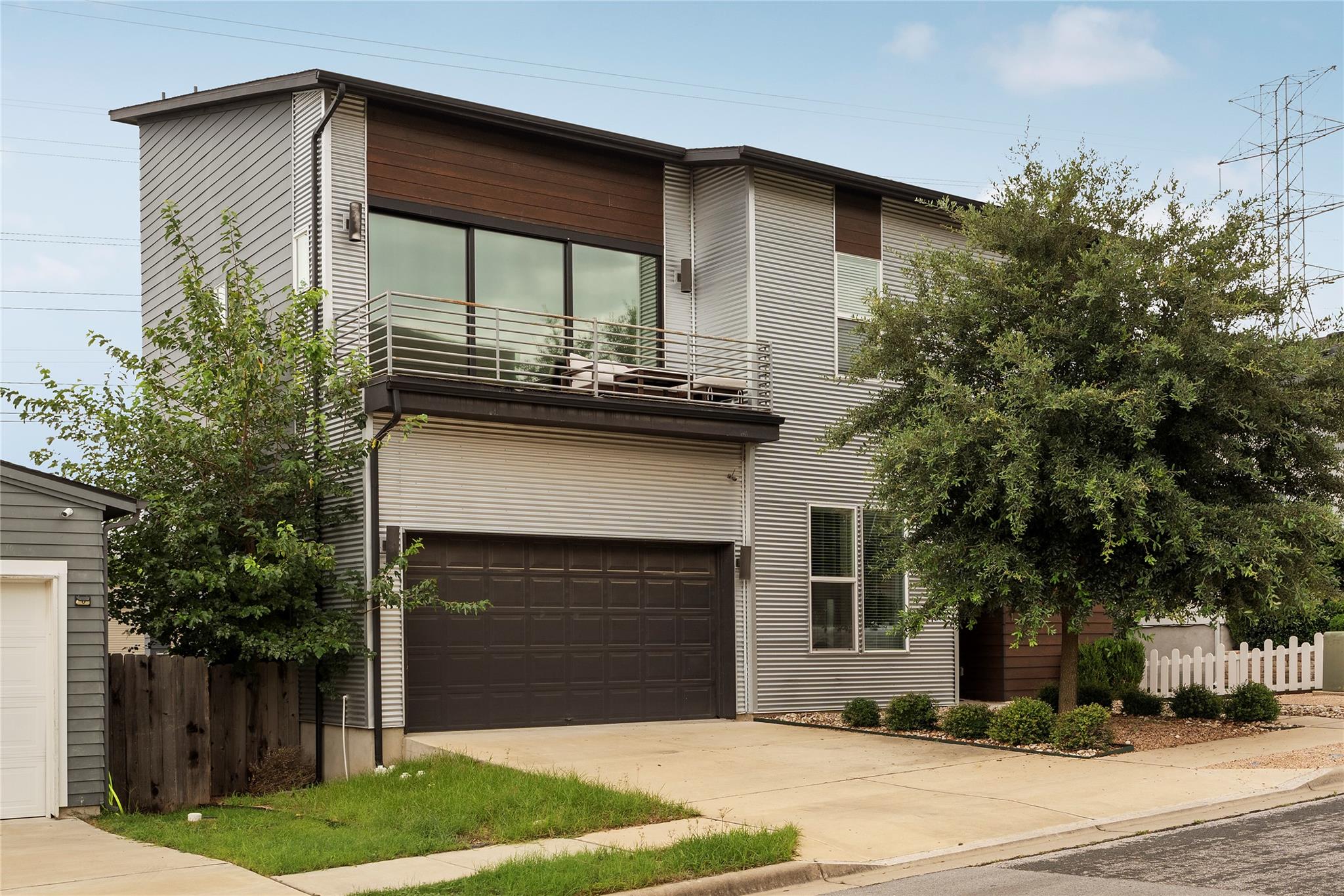 Listing photo 1 of 6201  Toscana Ave