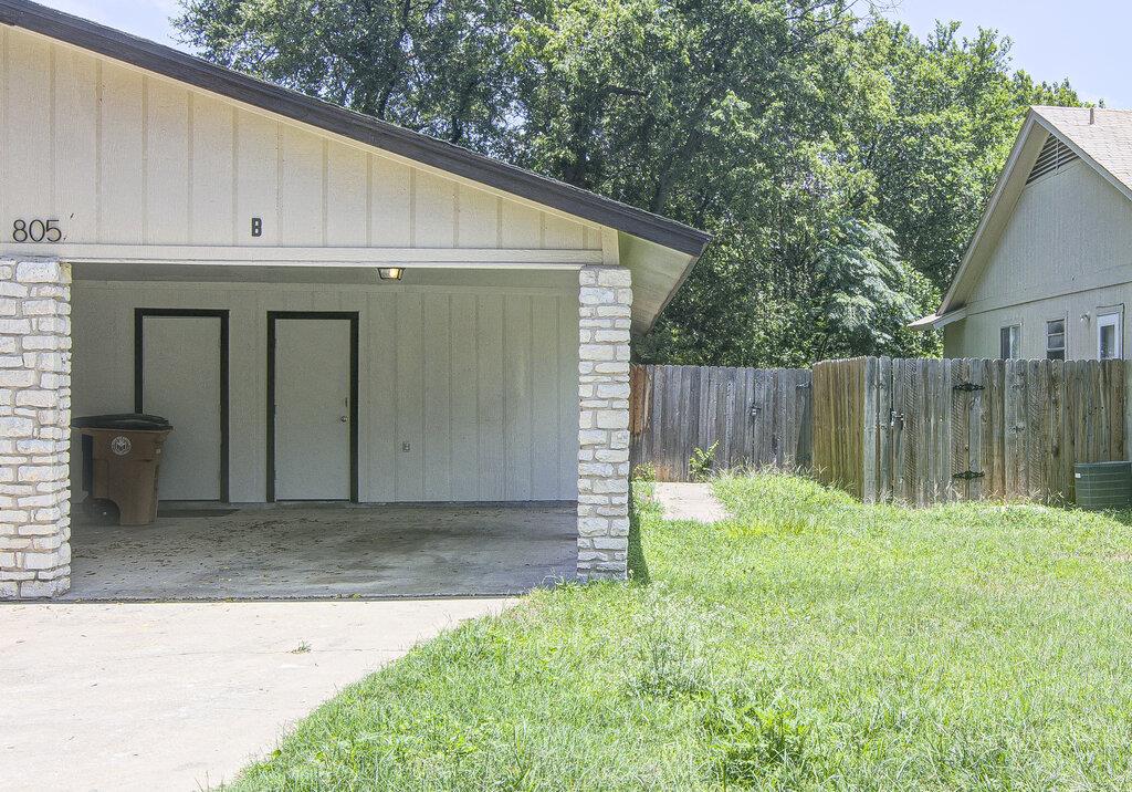 Listing photo 1 of 805  Sirocco Dr  #B
