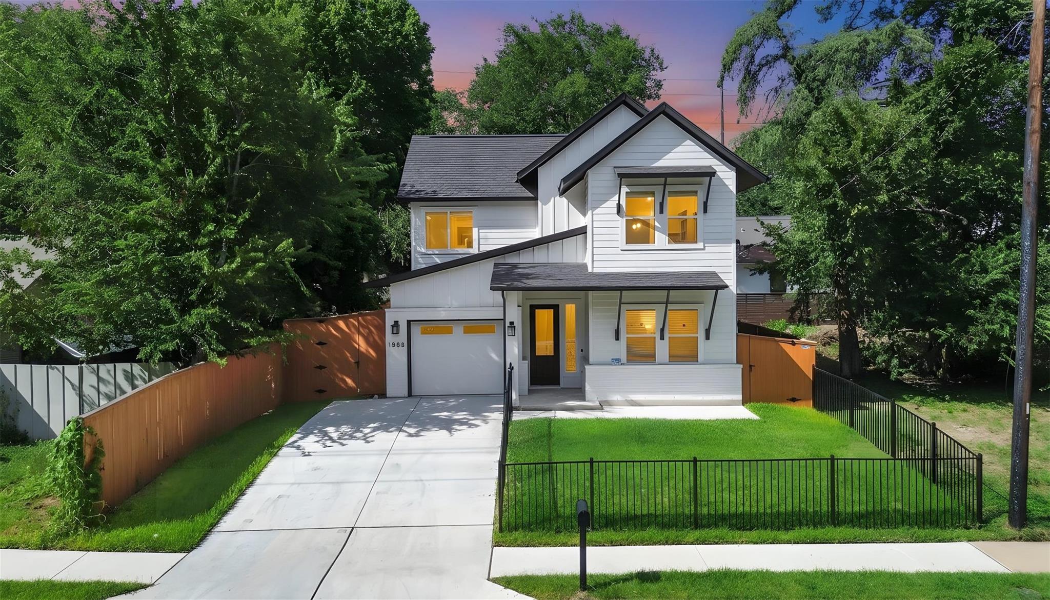 Listing photo 1 of 1808  Holly St
