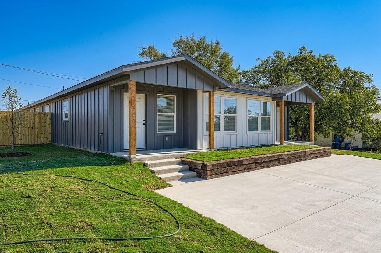Listing photo 1 of 113  Fisher St  #A & B