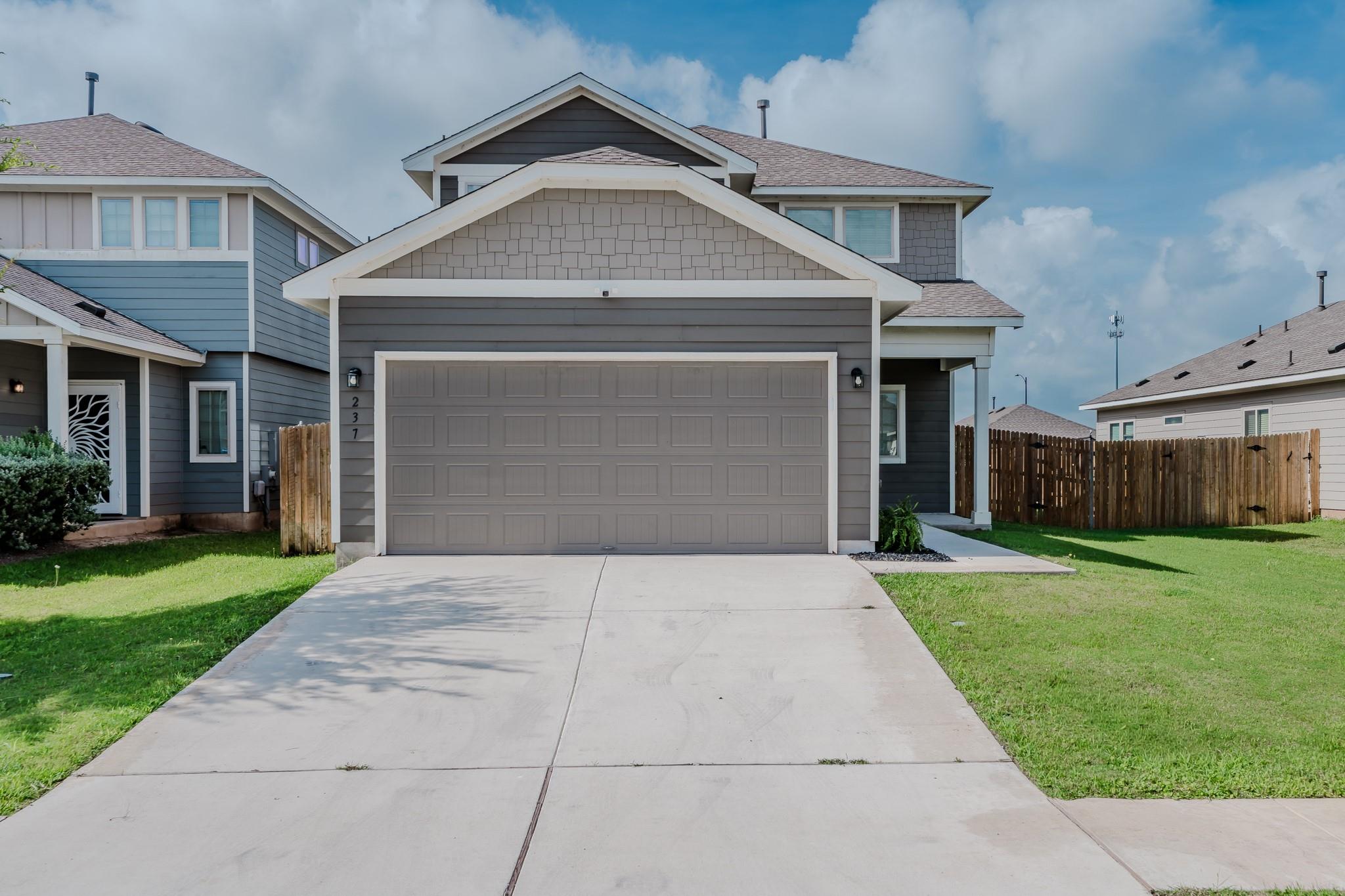 Ảnh nhà đang rao bán 1 của 237  Driftwood Ln