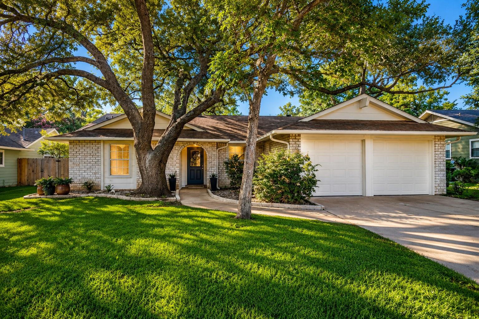 Listing photo 1 of 4805  Canyonbend Cir