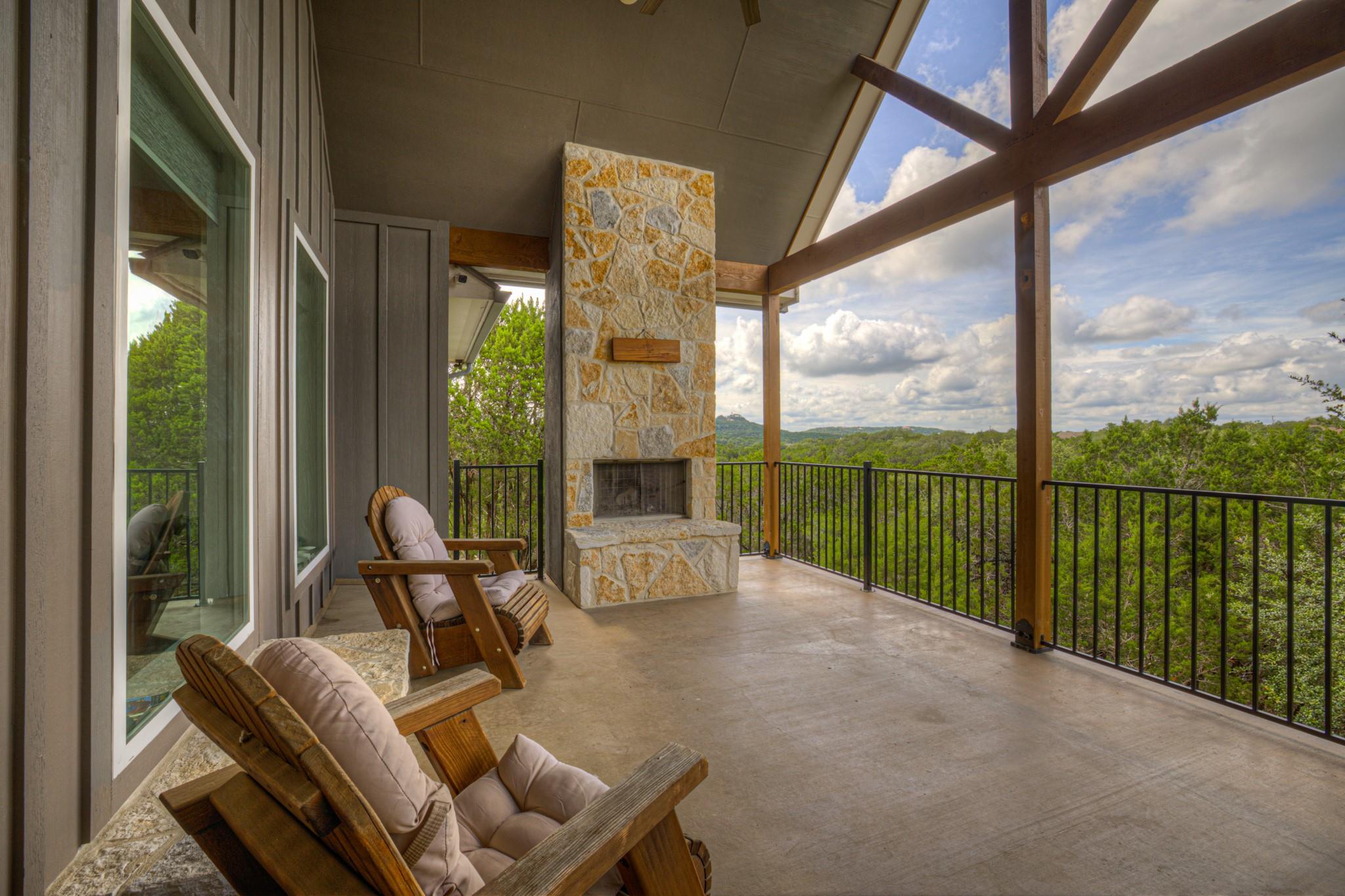 Listing photo 1 of 562  Toye Blvd