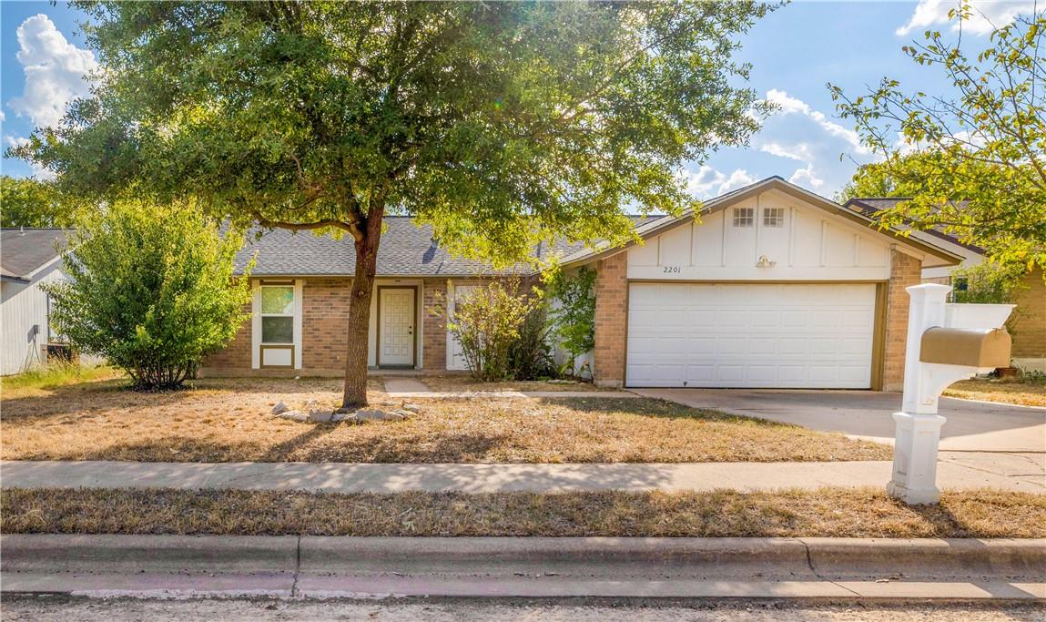 Listing photo 1 of 2201  Singletree Ave