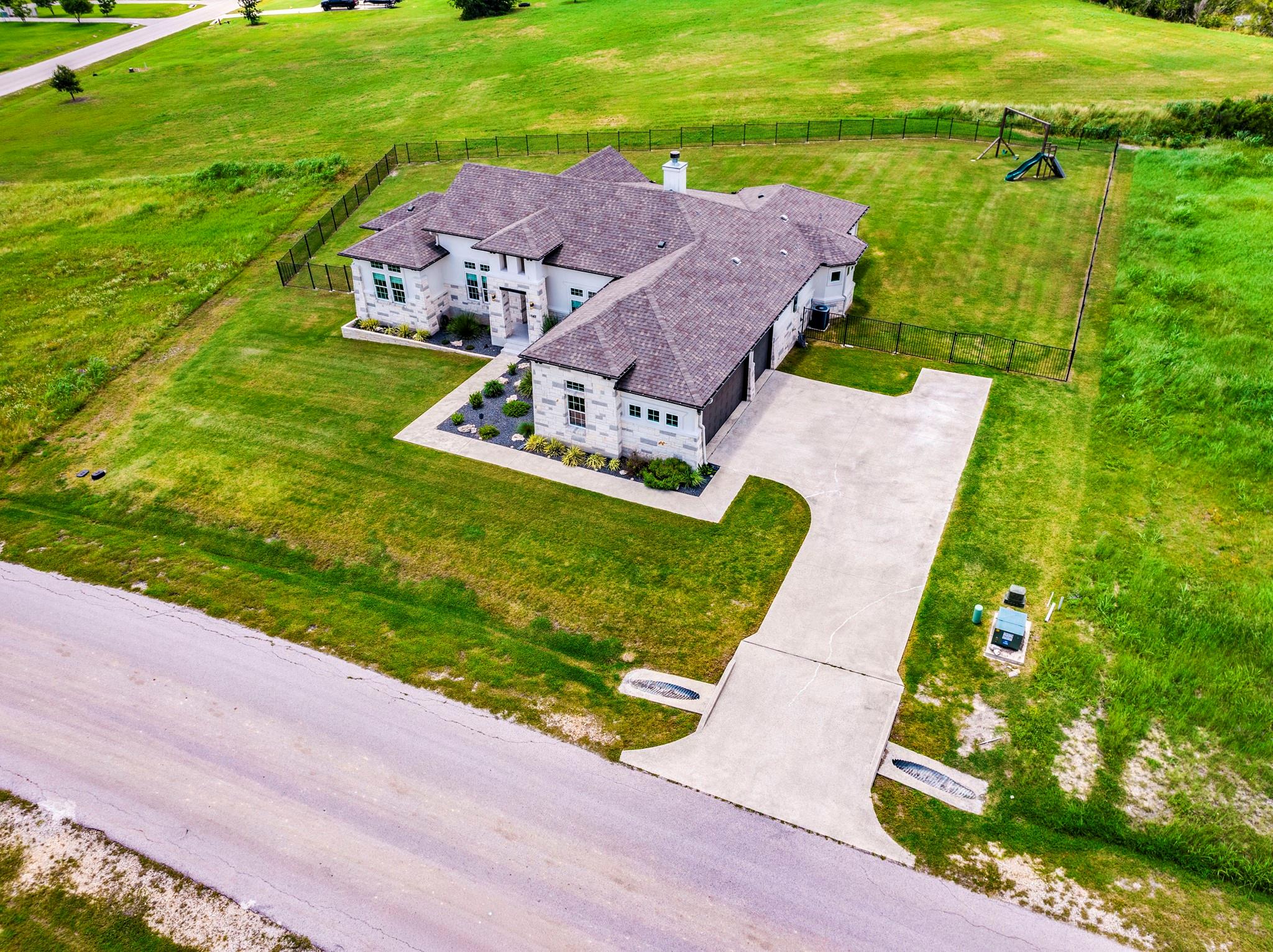 Listing photo 1 of 147  Hope St