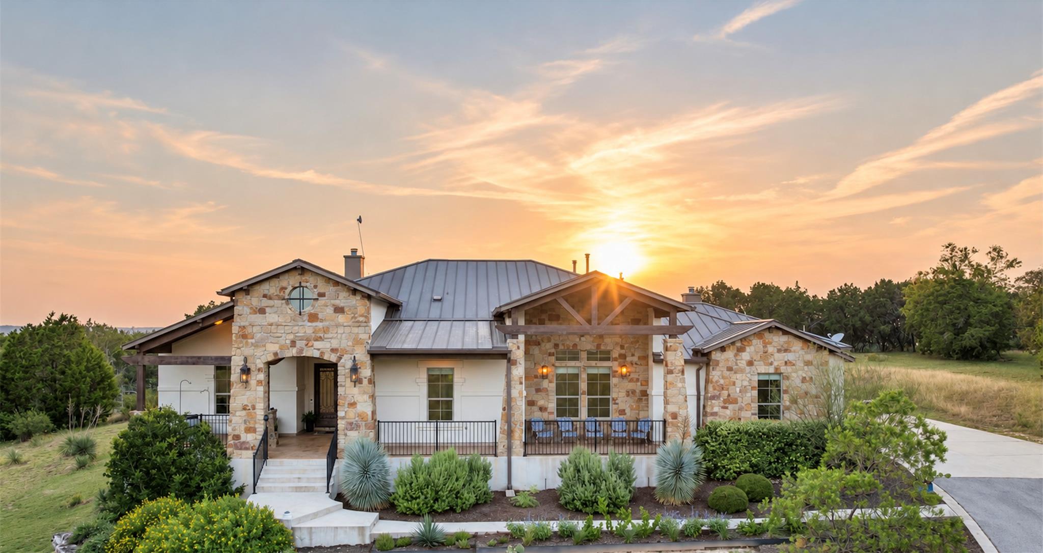 Listing photo 1 of 119  Creekside Trl