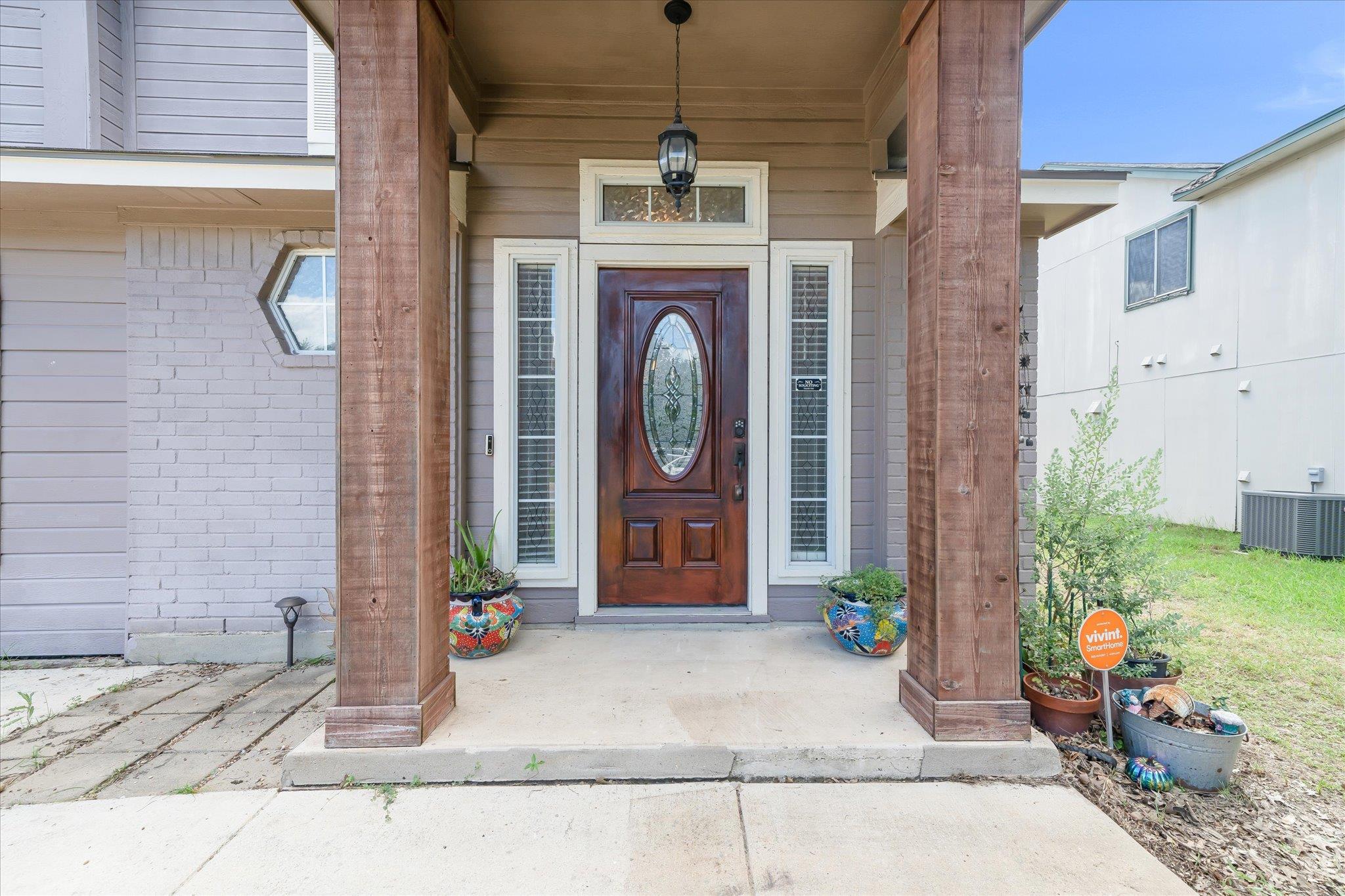 Listing photo 1 of 2601  Highcloud Dr