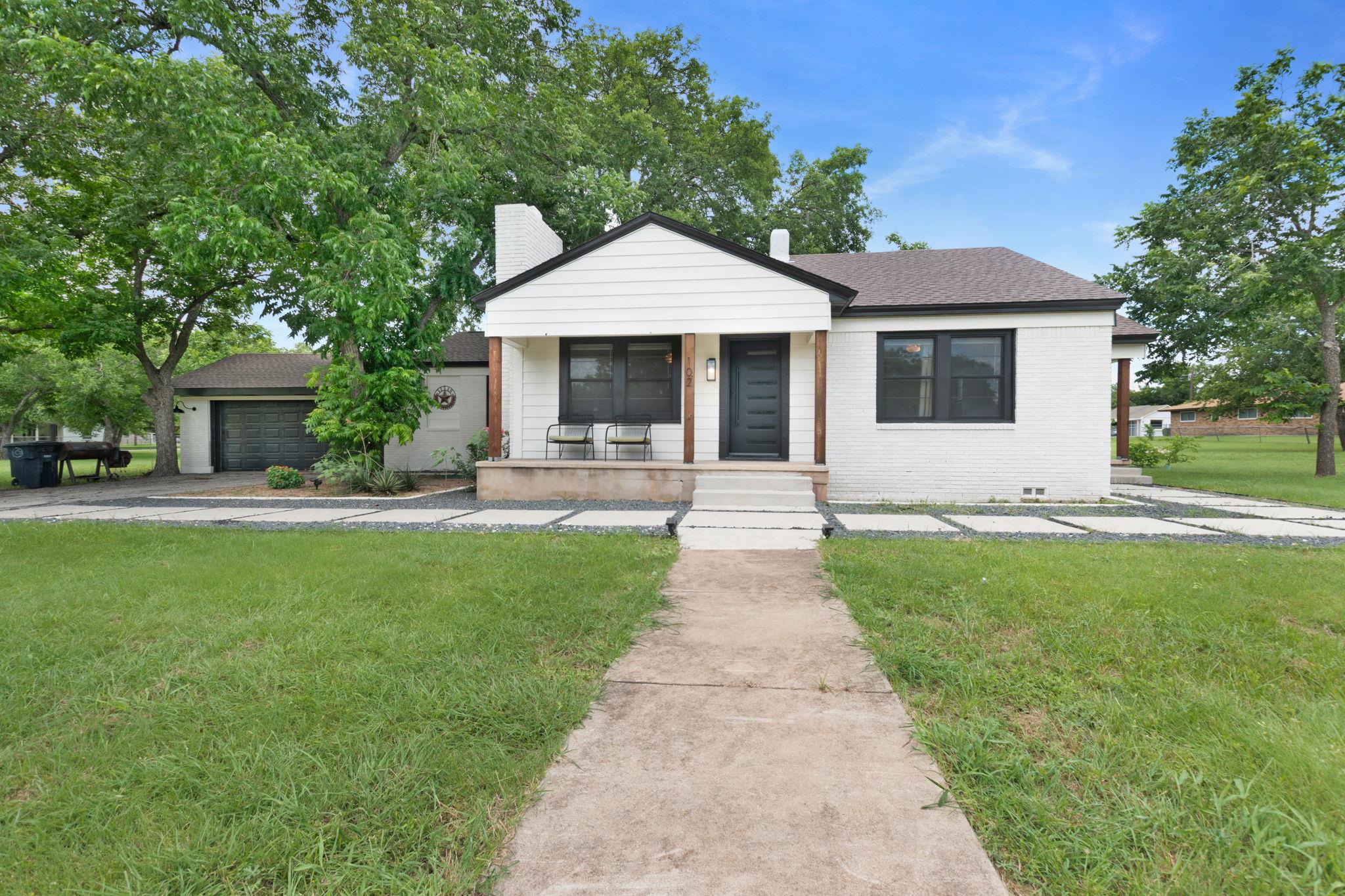 Listing photo 1 of 102  Elmo St