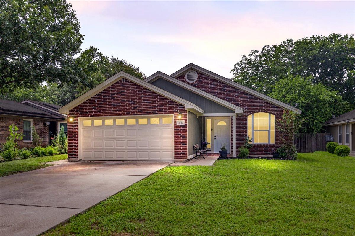 Listing photo 1 of 2147  Jasmine Path