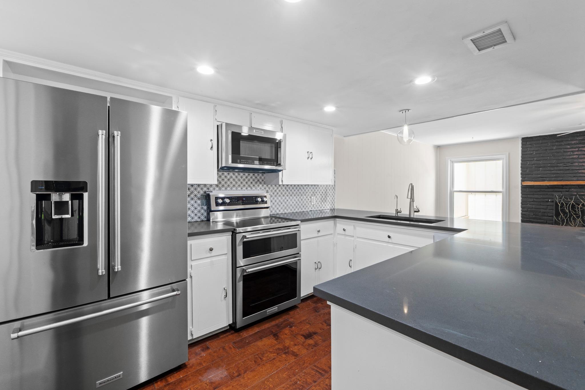 Listing photo 1 of 3966  Far West Blvd