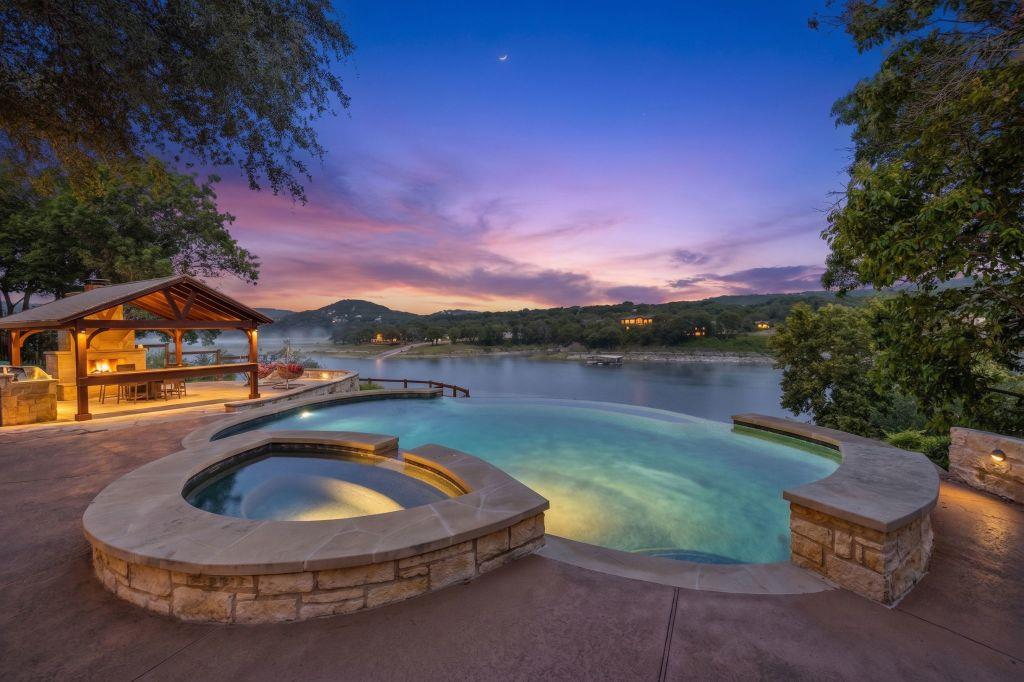 An exquisite infinity-edge pool and spa offer tra