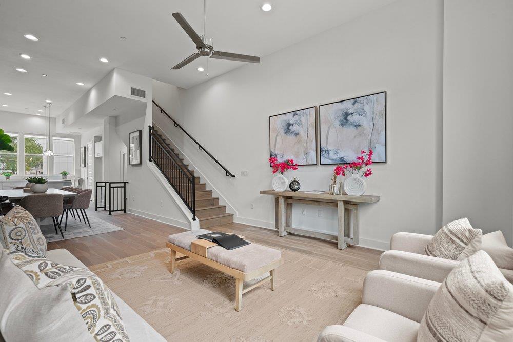 Listing photo 1 of 2505  Bluebonnet Ave  #4
