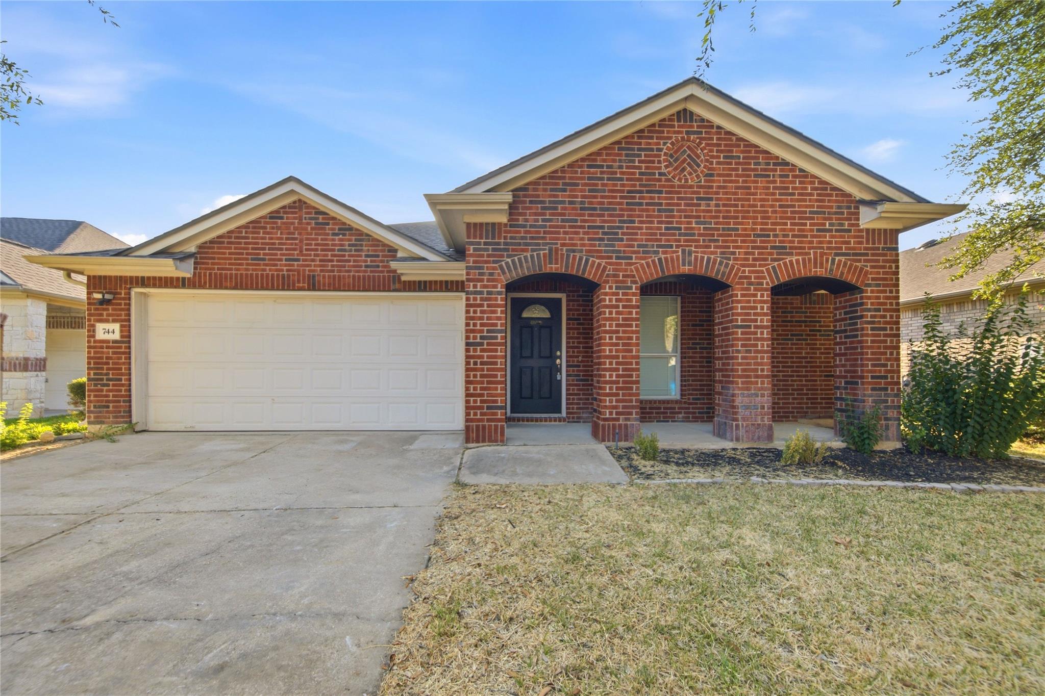Listing photo 1 of 744  Bent Wood Pl
