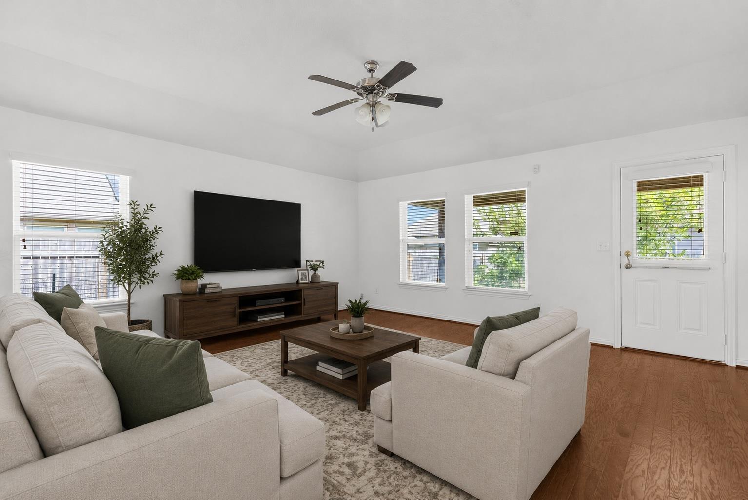 Listing photo 1 of 5929  Parma St