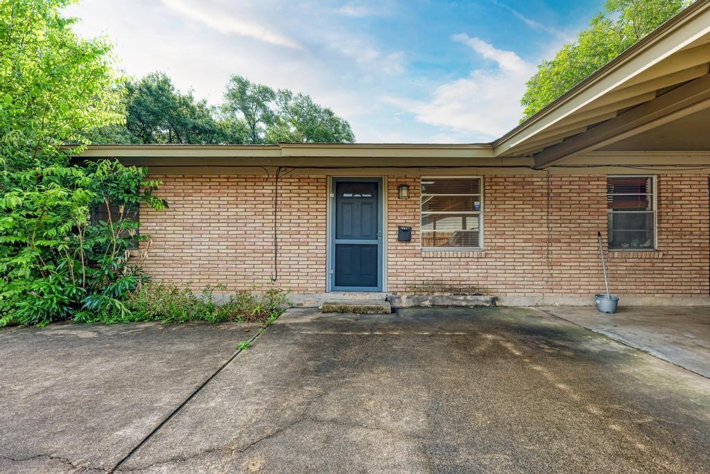Listing photo 1 of 1805  Mohle Dr  #A