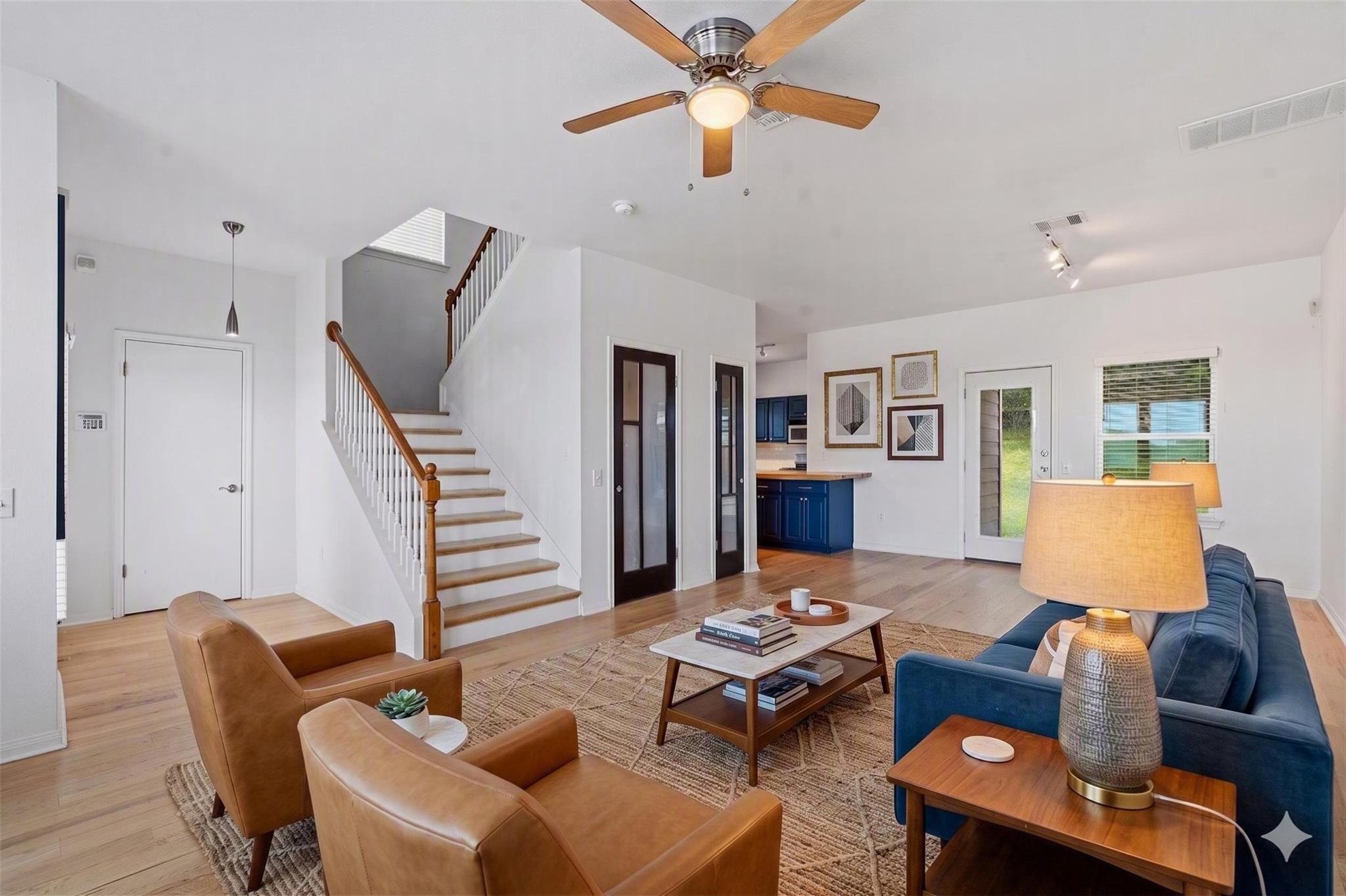 Ảnh nhà đang rao bán 1 của 2720  Oak Springs Dr