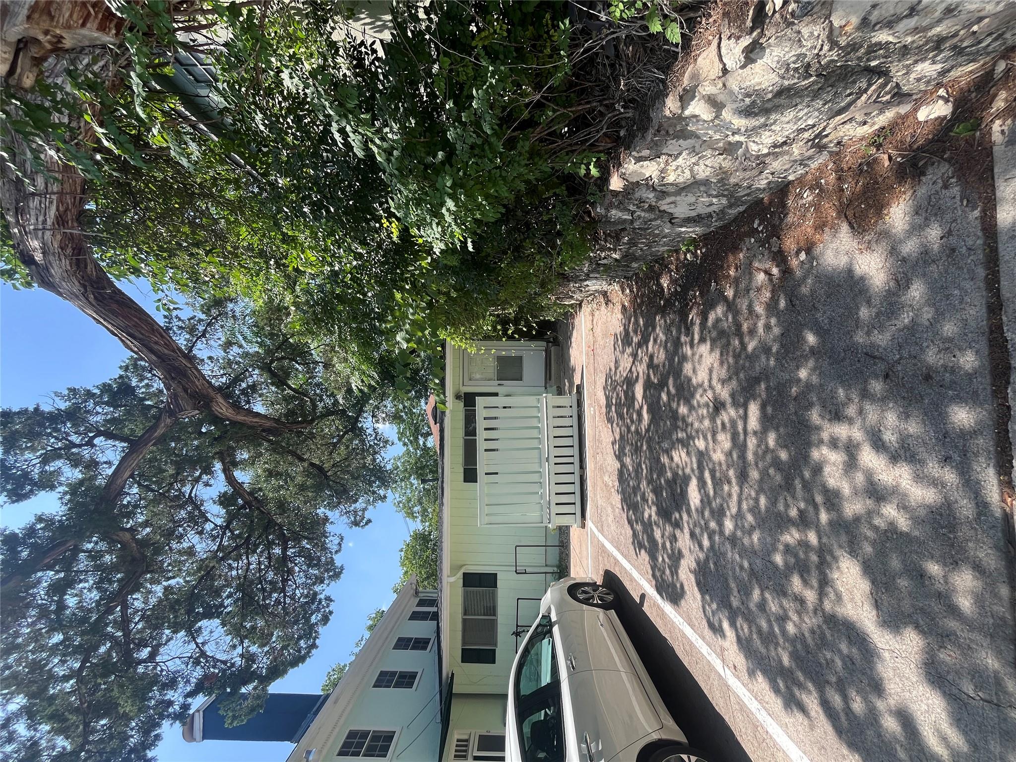 Listing photo 1 of 208 E 31st St  #5