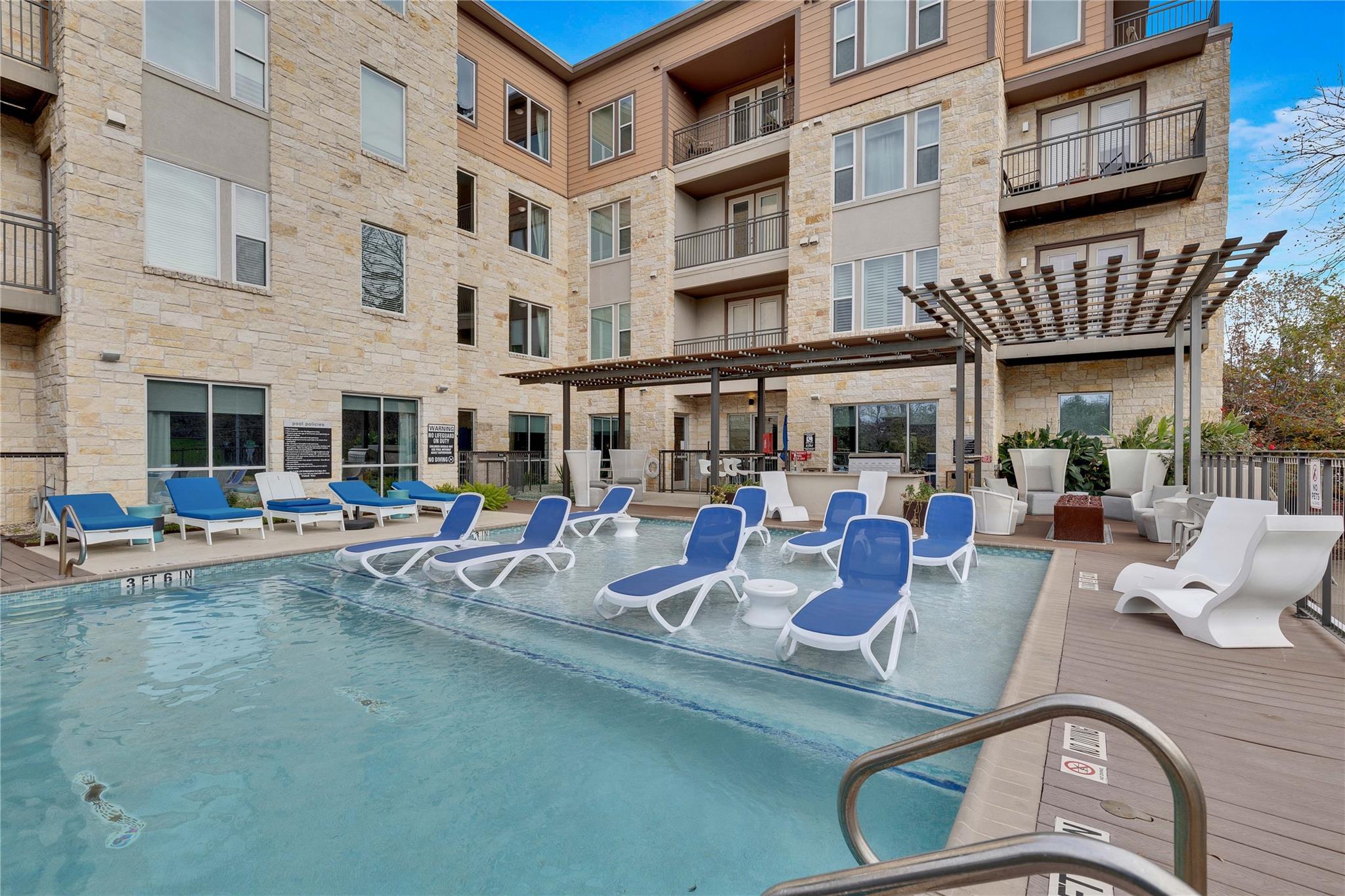 Listing photo 1 of 1900  Barton Springs Rd  #3039