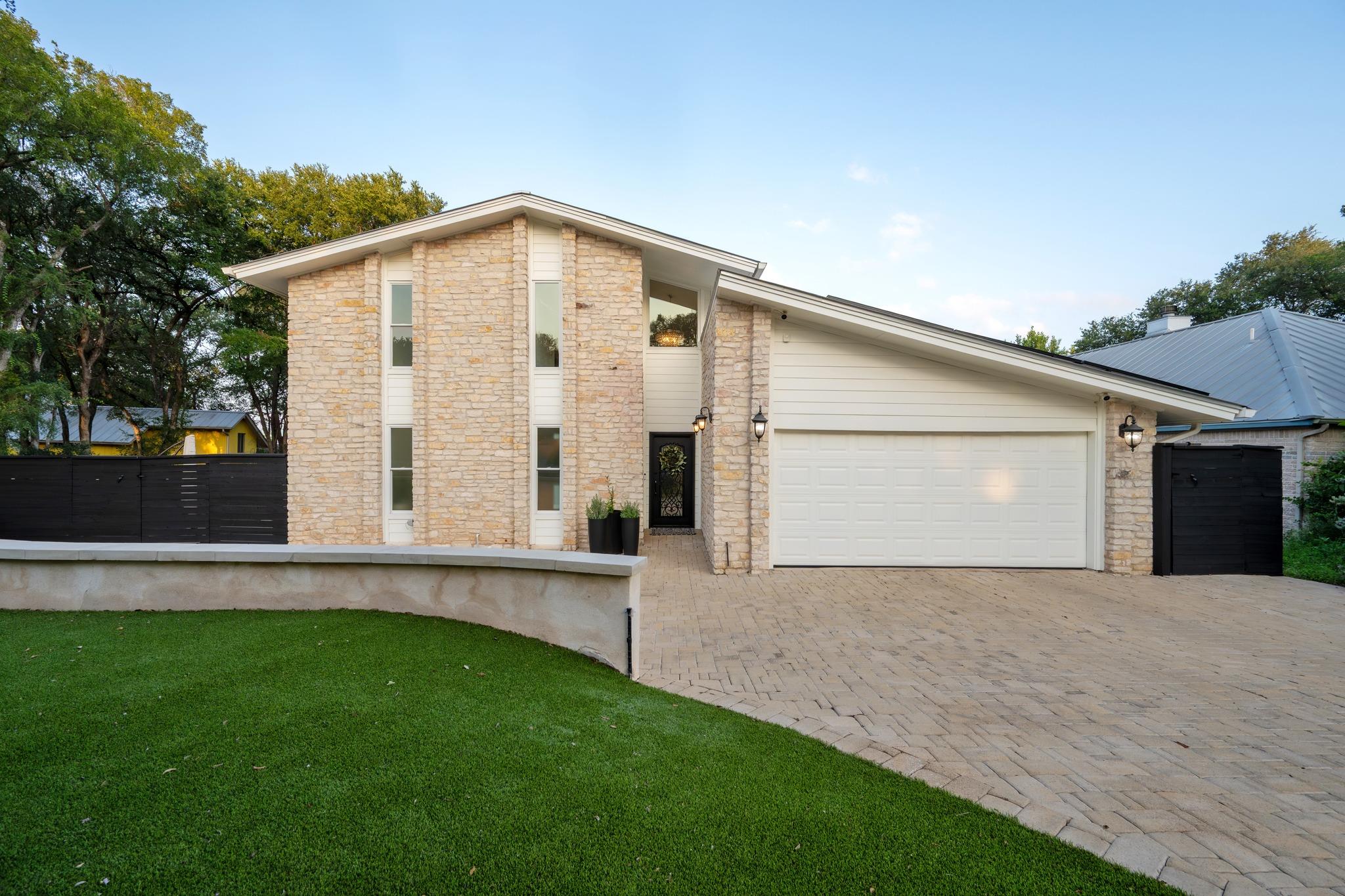 Listing photo 1 of 1813  Crooked Ln