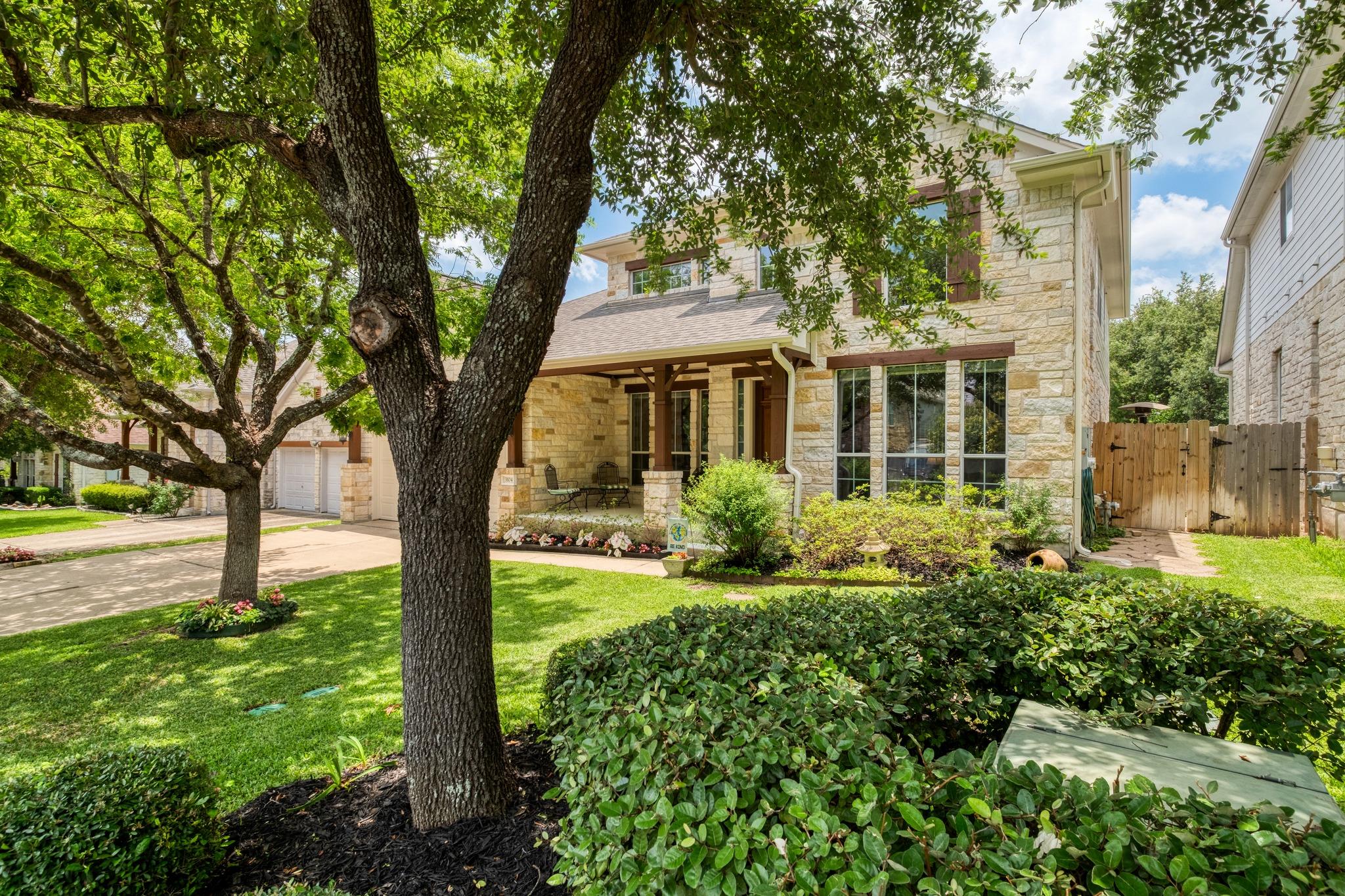 Listing photo 1 of 3104  Luminoso Ln E