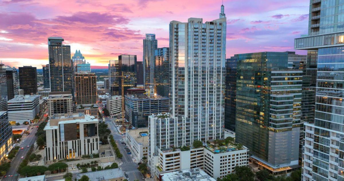 Listing photo 1 of 360  Nueces St  #1301