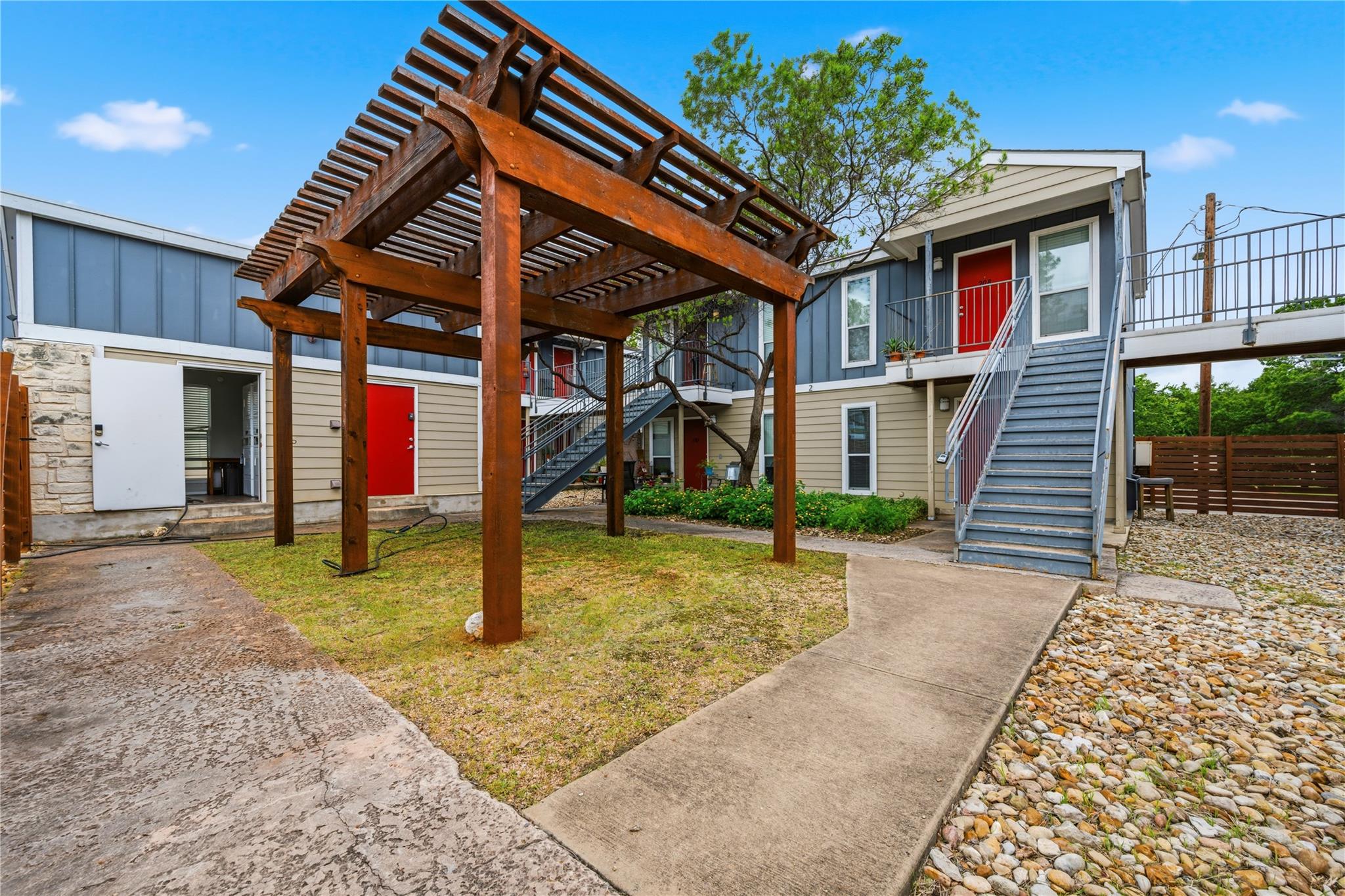 Listing photo 1 of 2512  Durwood St  #110