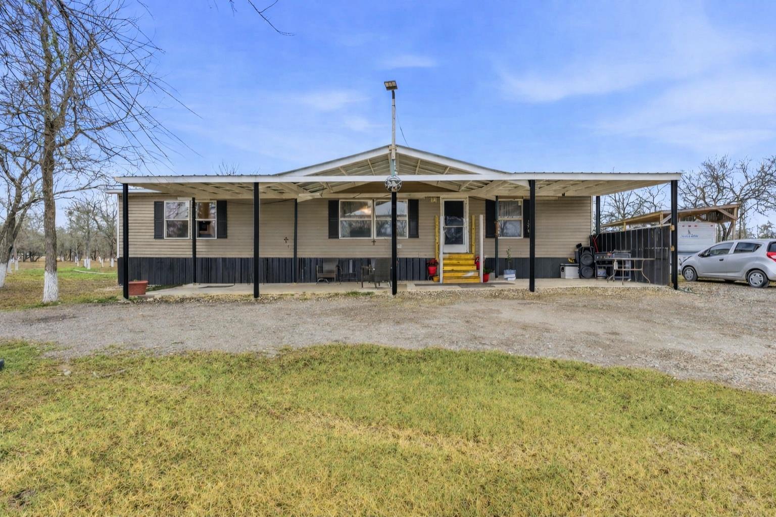 Listing photo 1 of 1278  Fm 812 Rd