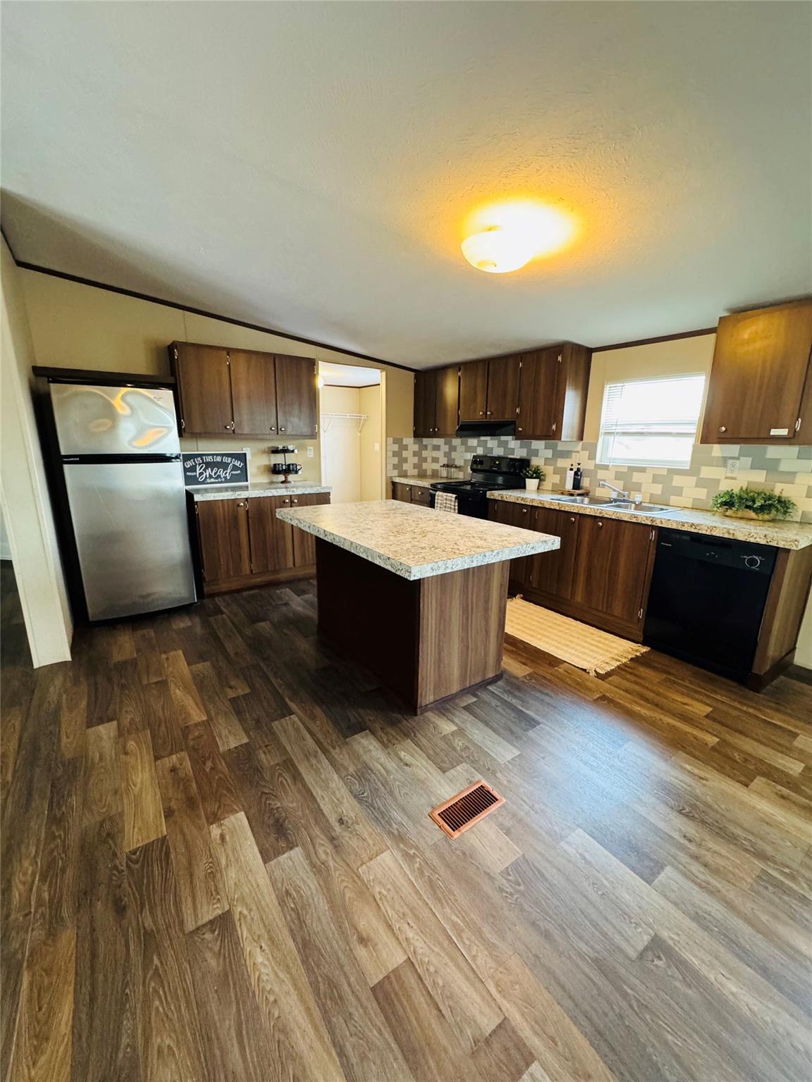 Listing photo 1 of 360  Margarita Dr
