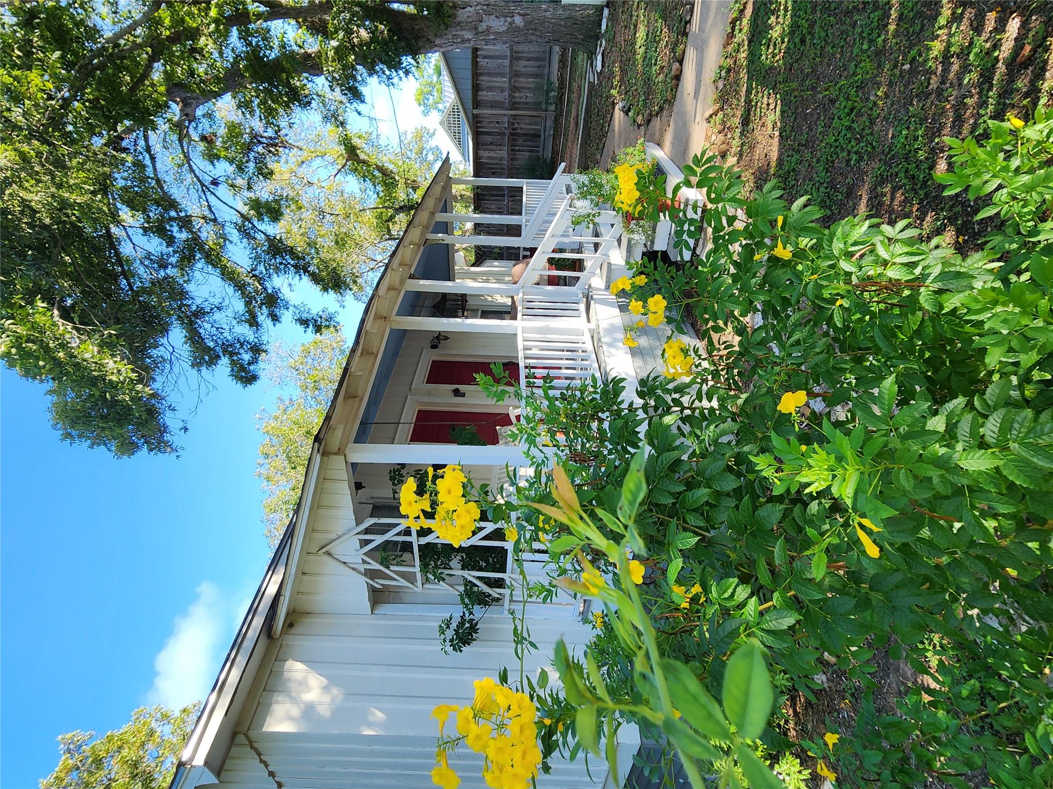 Listing photo 1 of 307 W Market St