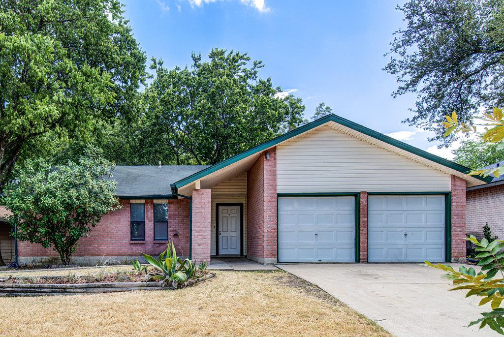 Listing photo 1 of 10105  Woodland Village Dr